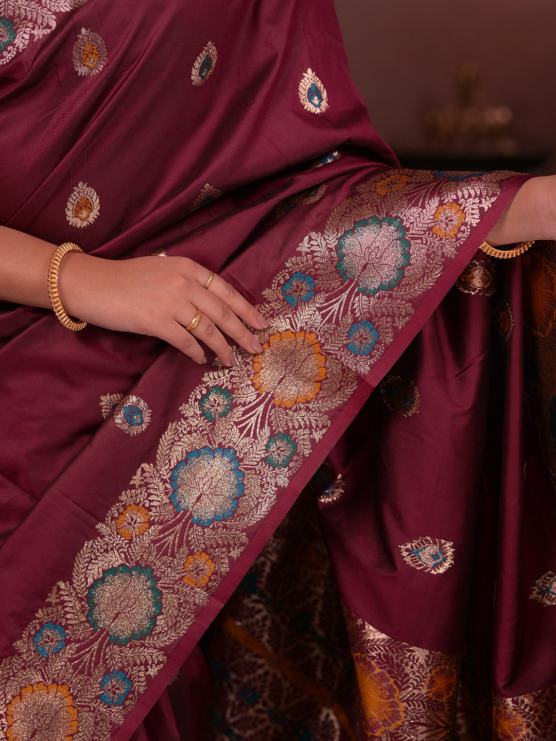 Urban Pallu Woven Design Silk Blend Traditional Saree