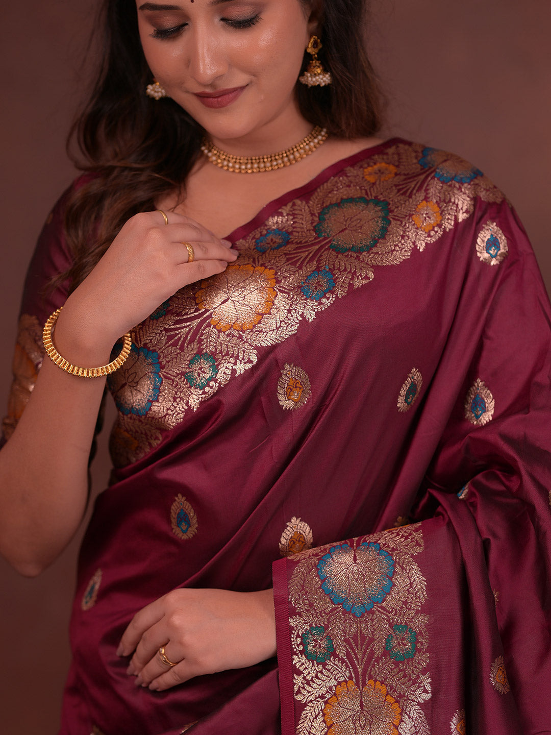 Urban Pallu Woven Design Silk Blend Traditional Saree