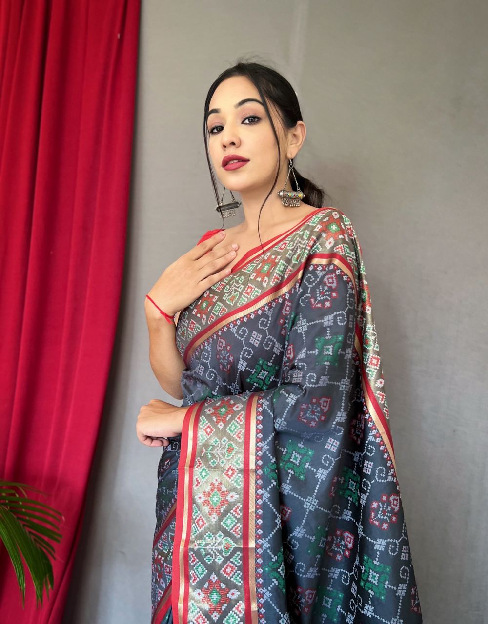 Urban Pallu Woven Design Silk Blend Party Saree
