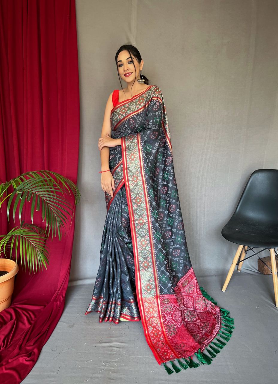 Urban Pallu Woven Design Silk Blend Party Saree