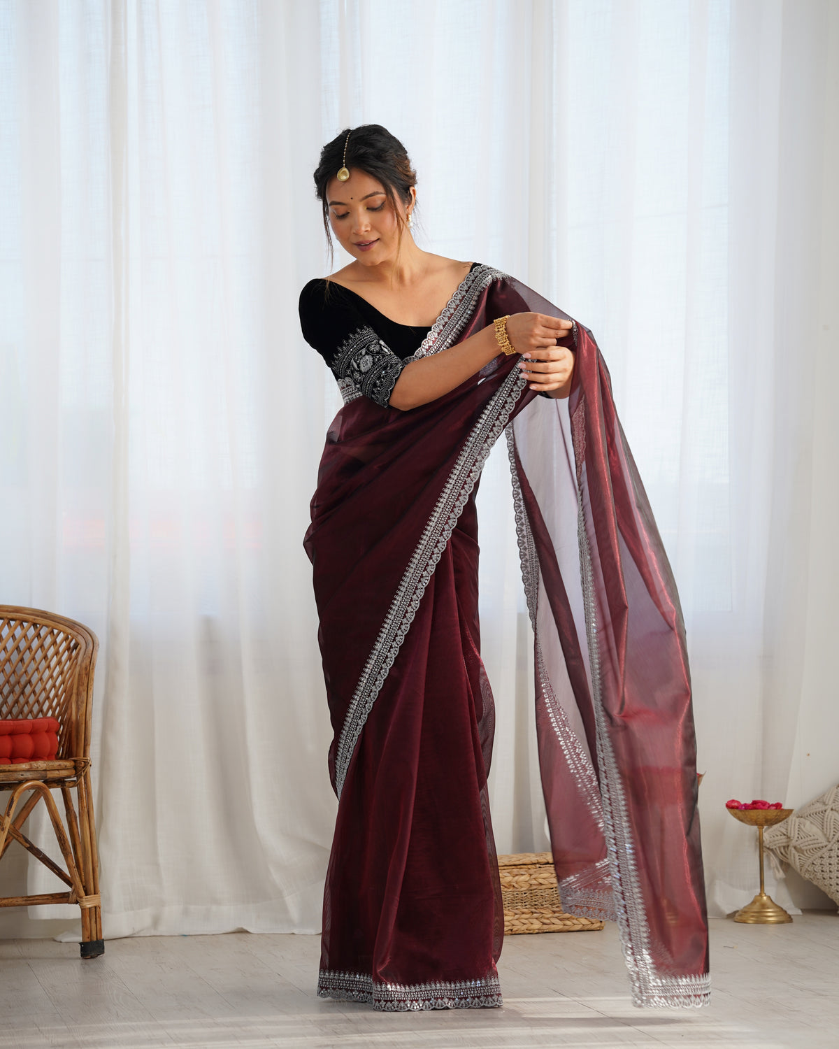 Urban Pallu Solid Organza Party Saree