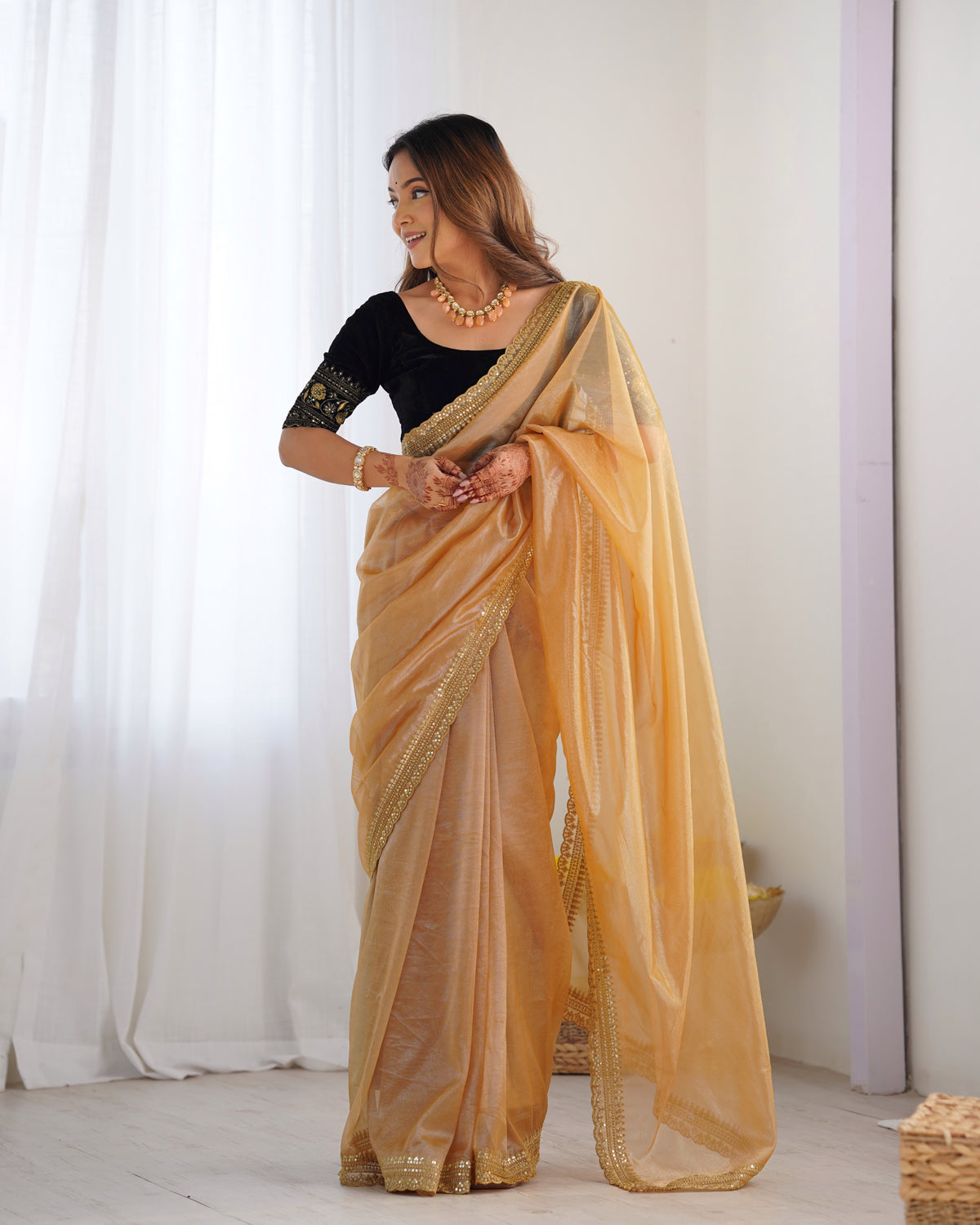 Urban Pallu Solid Organza Party Saree
