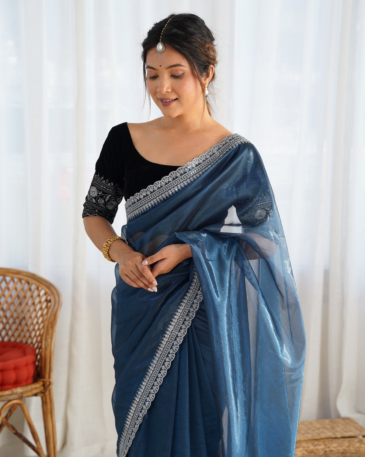 Urban Pallu Solid Organza Party Saree