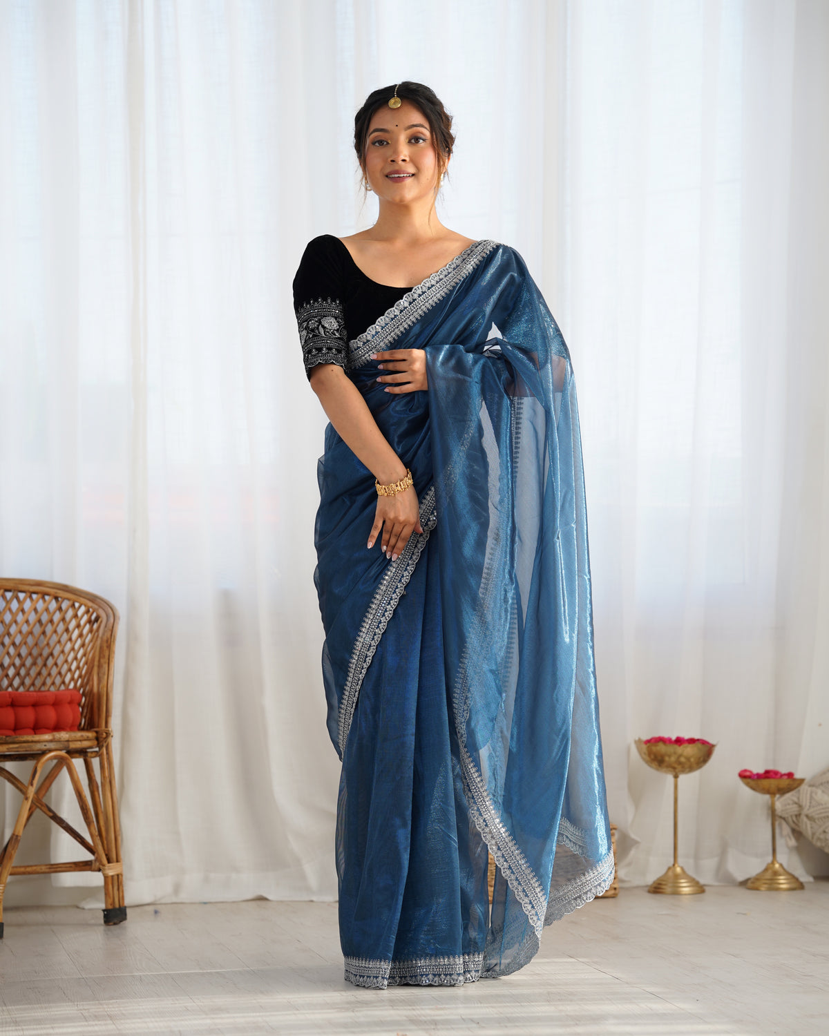 Urban Pallu Solid Organza Party Saree