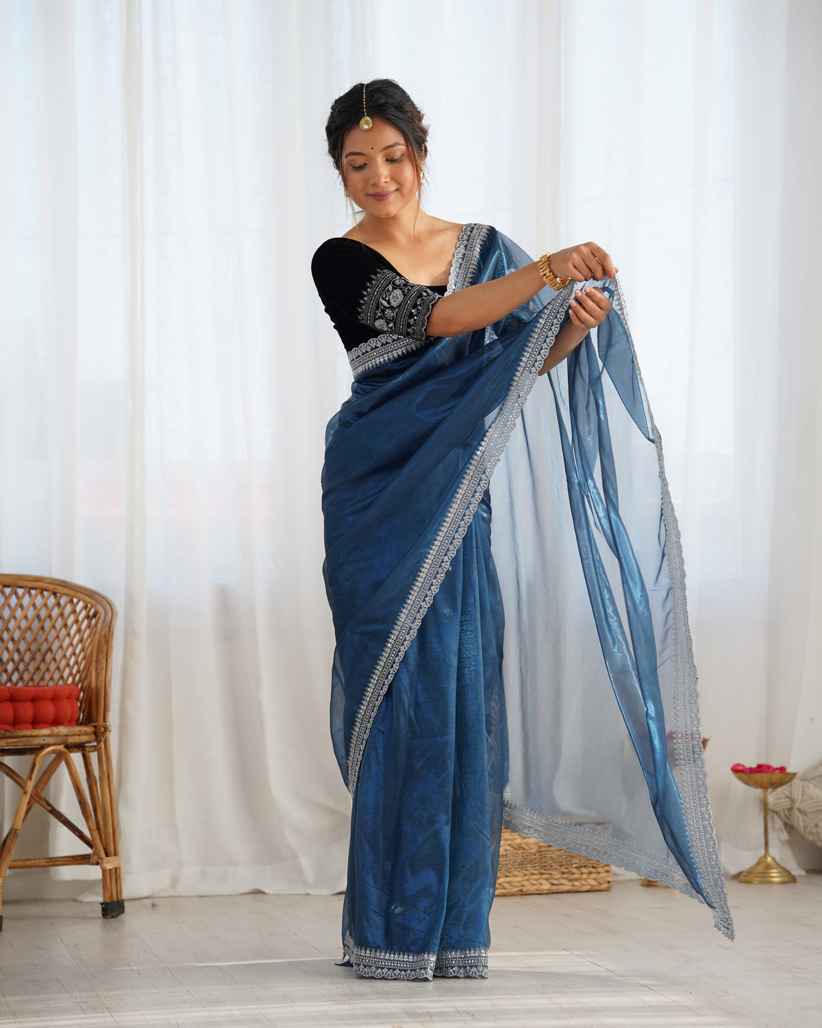 Urban Pallu Solid Organza Party Saree