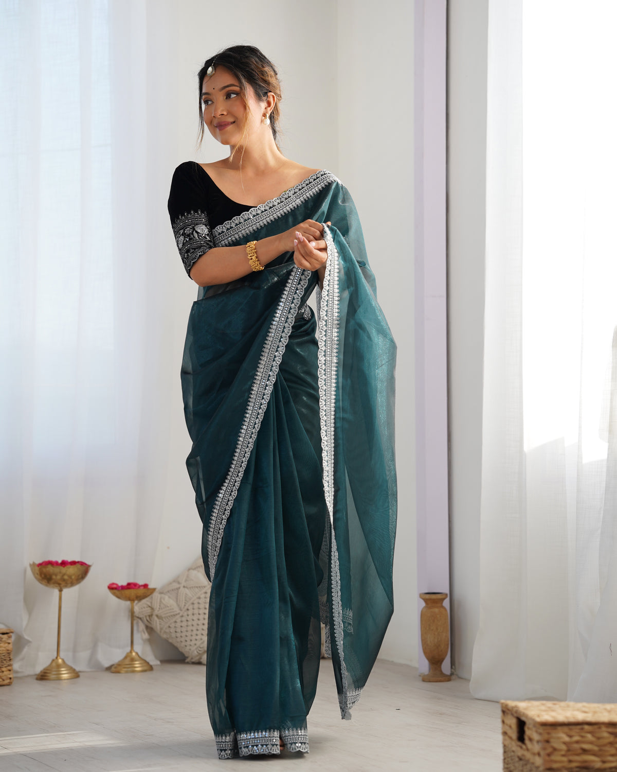 Urban Pallu Solid Organza Party Saree