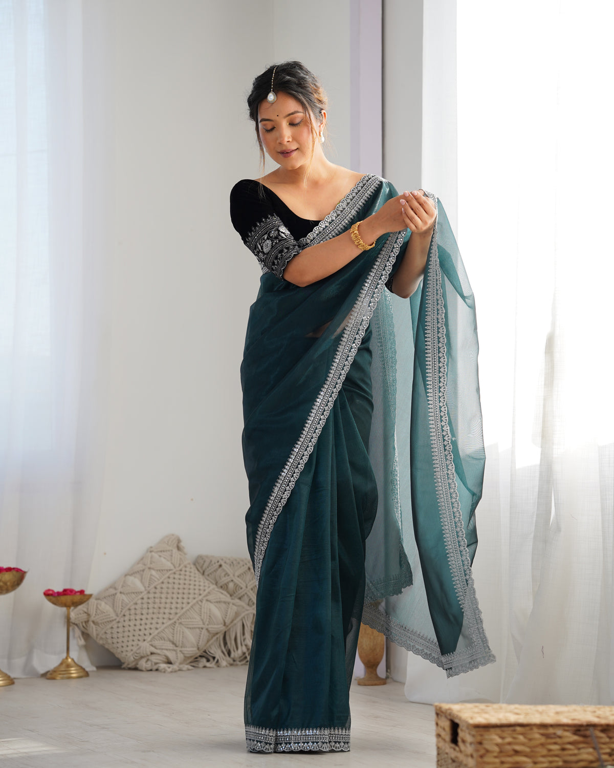 Urban Pallu Solid Organza Party Saree