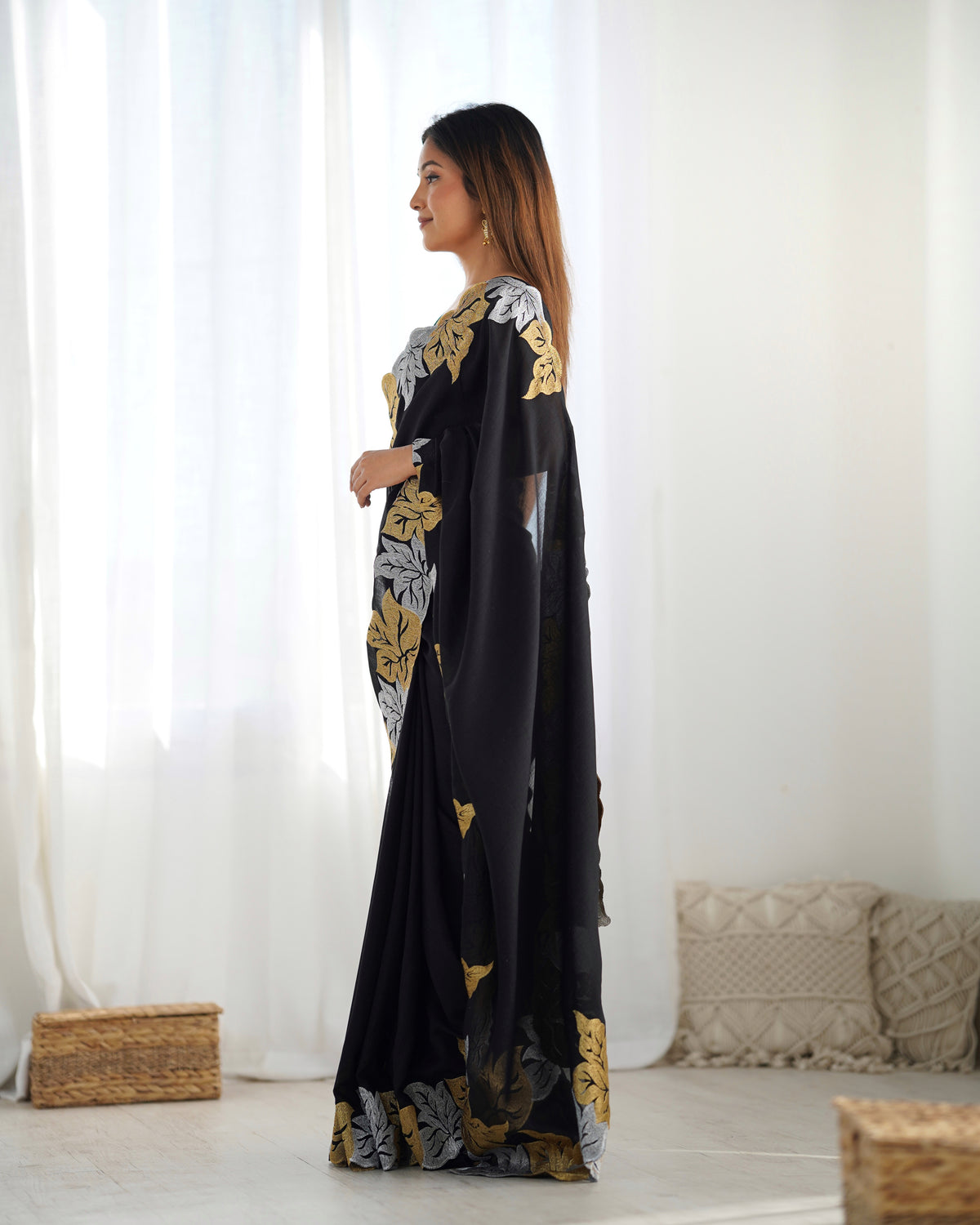 Urban Pallu Solid Poly Georgette Party Saree