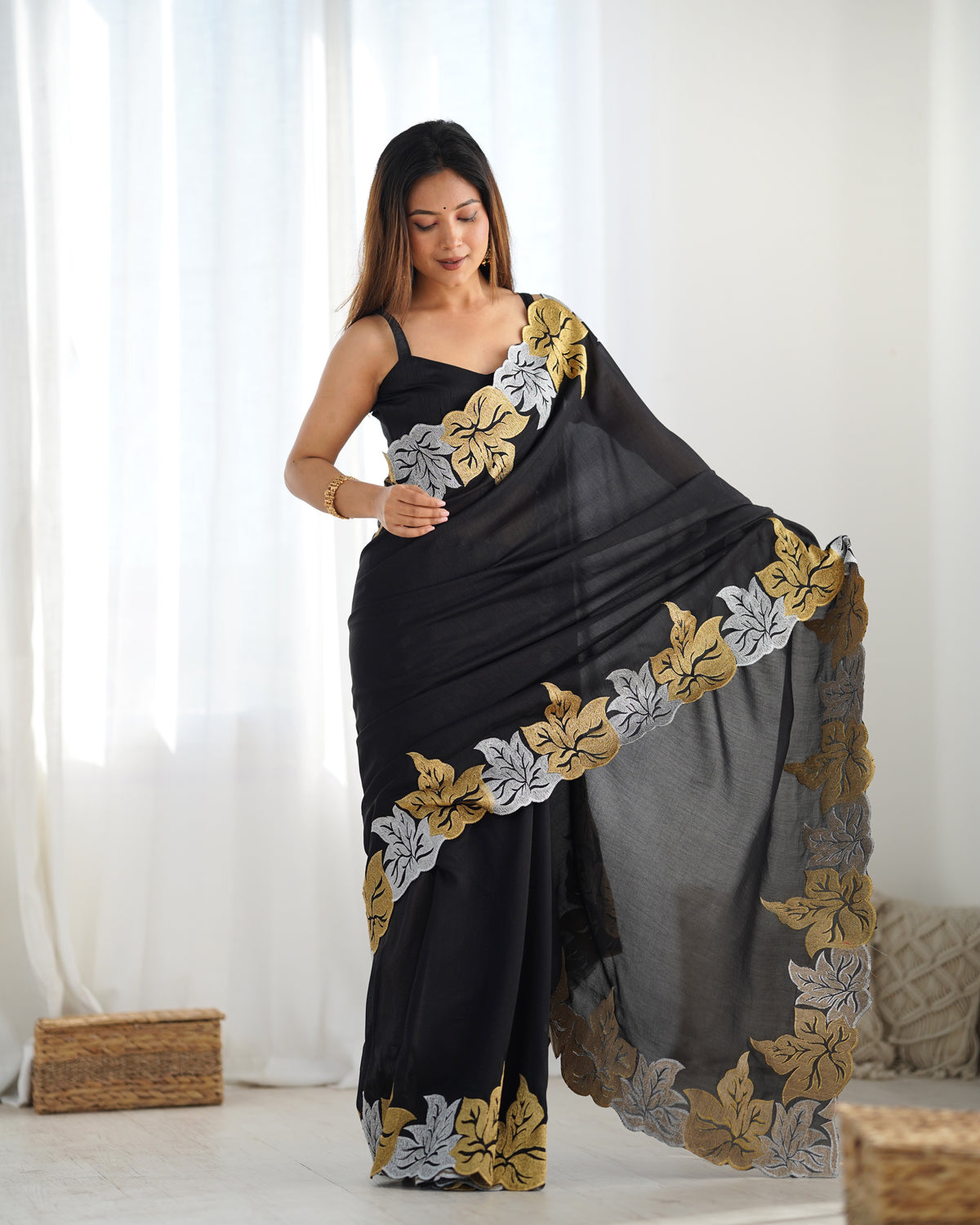 Urban Pallu Solid Poly Georgette Party Saree