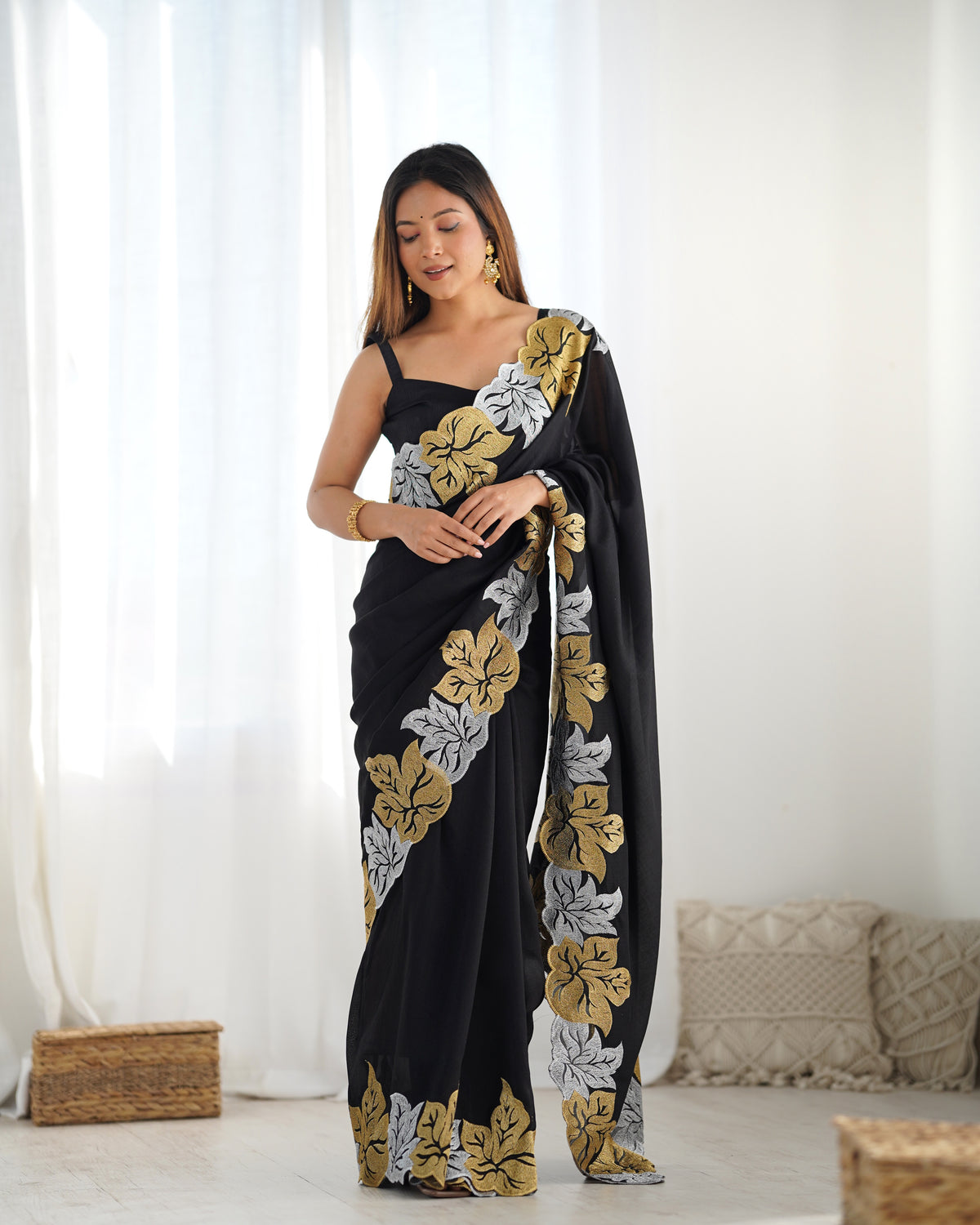 Urban Pallu Solid Poly Georgette Party Saree
