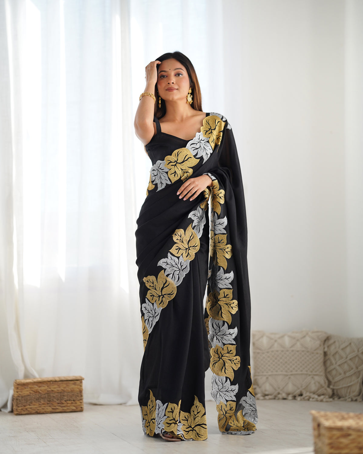 Urban Pallu Solid Poly Georgette Party Saree