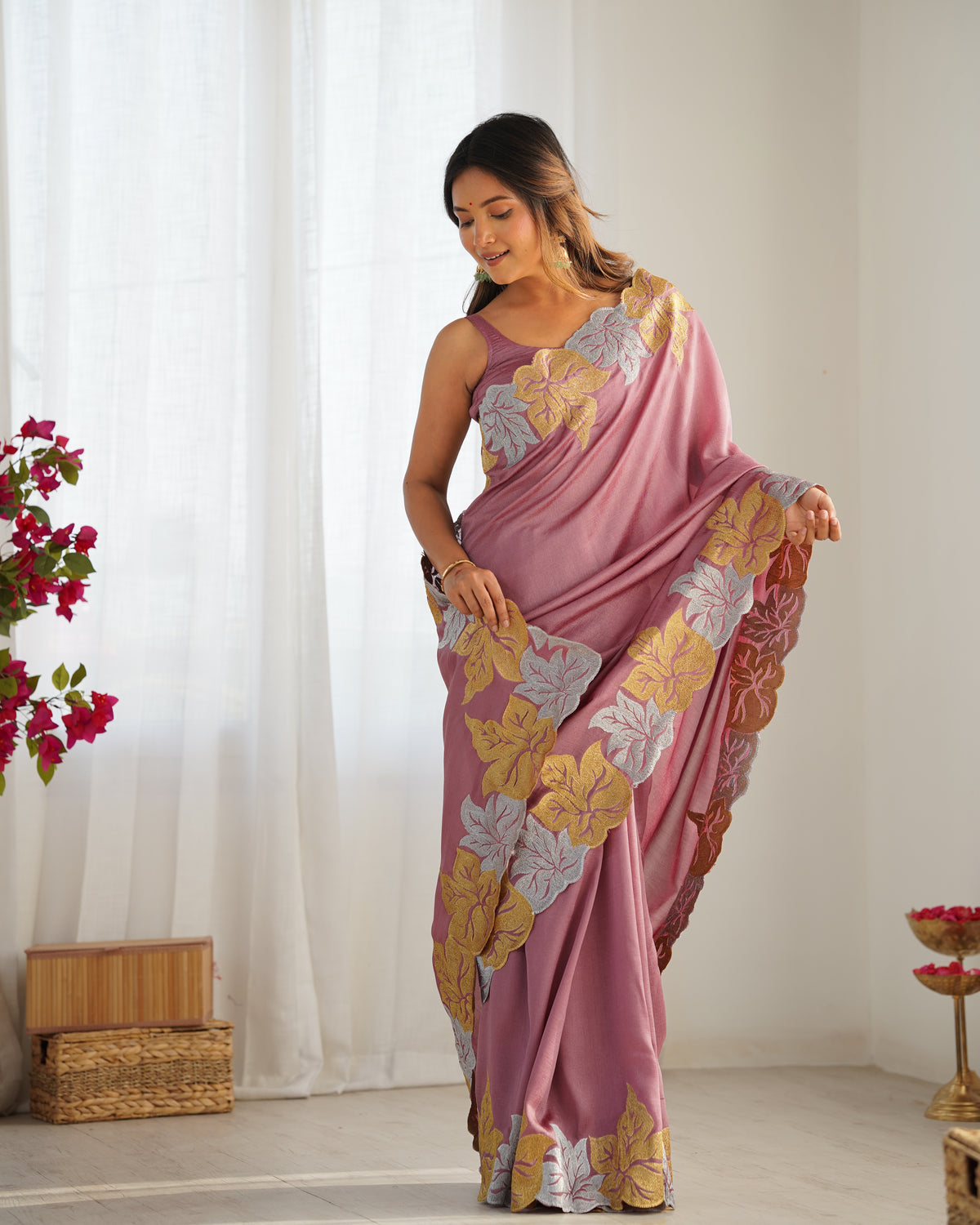 Urban Pallu Solid Poly Georgette Party Saree