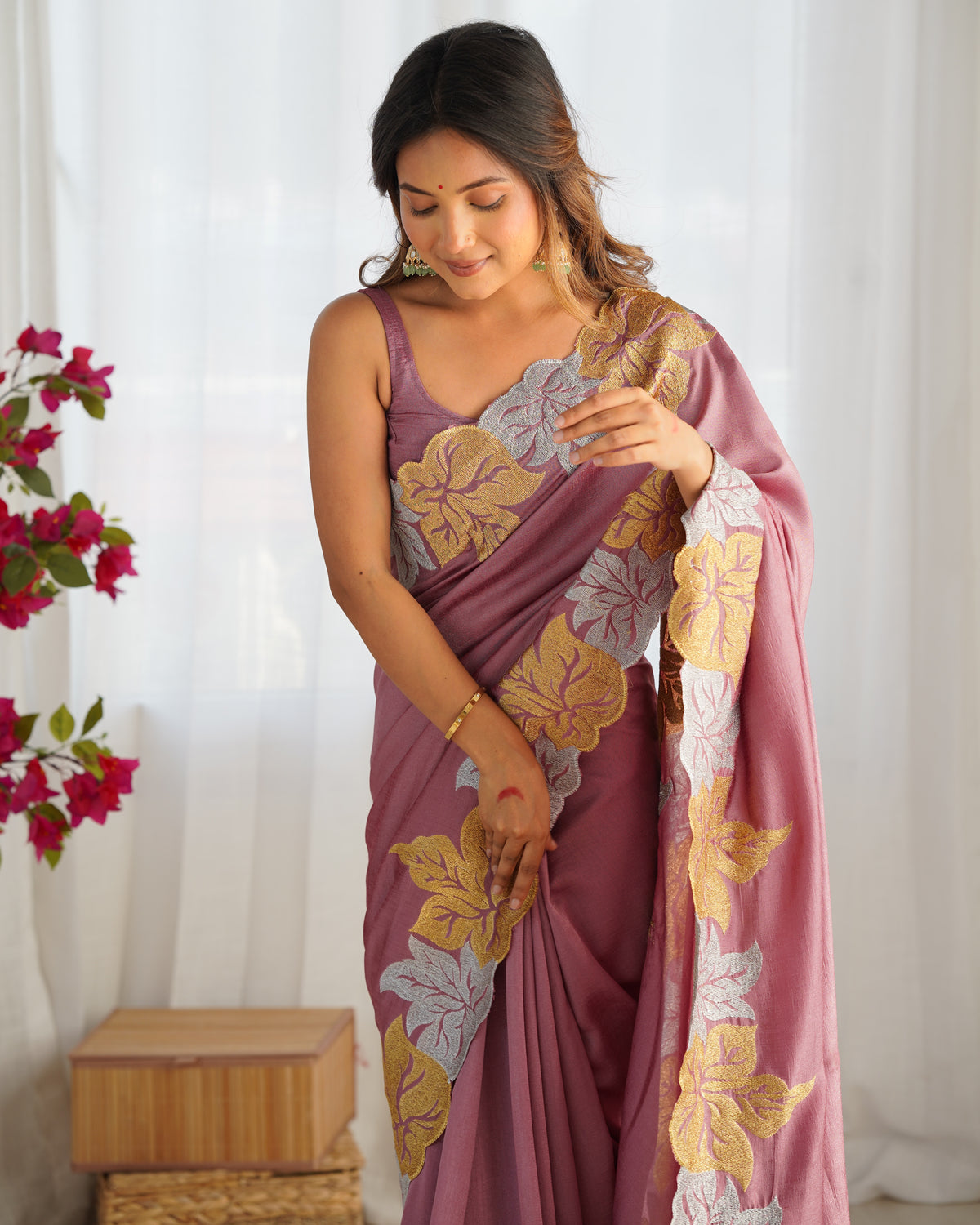 Urban Pallu Solid Poly Georgette Party Saree