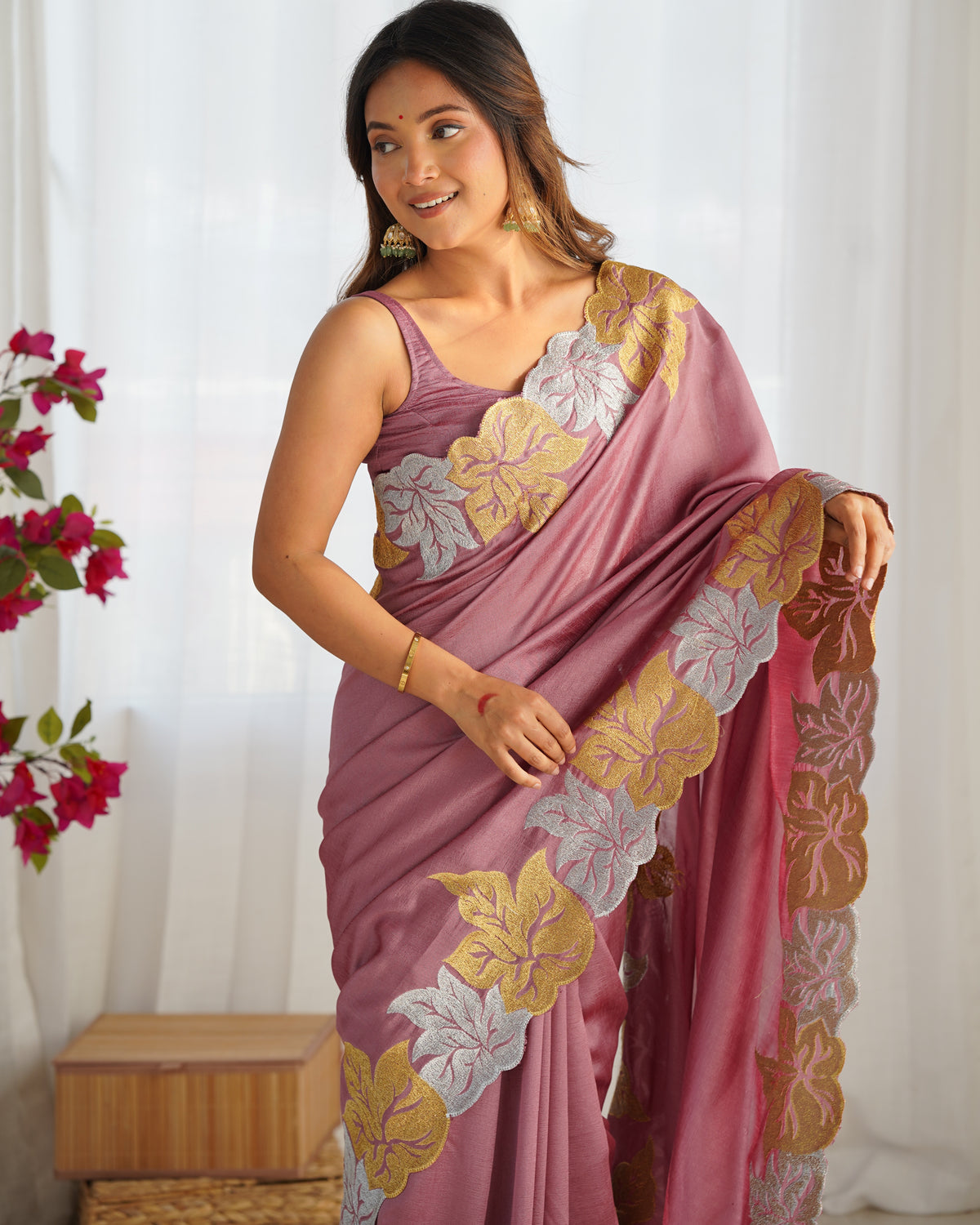 Urban Pallu Solid Poly Georgette Party Saree