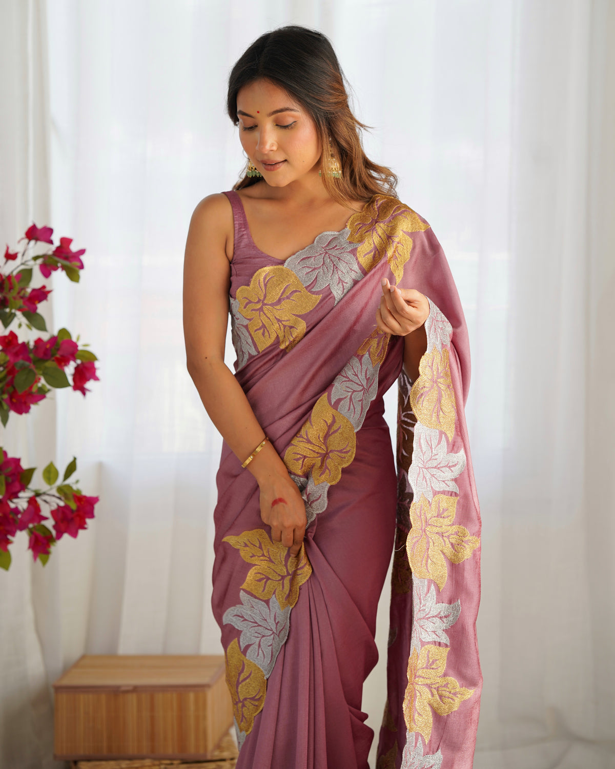 Urban Pallu Solid Poly Georgette Party Saree