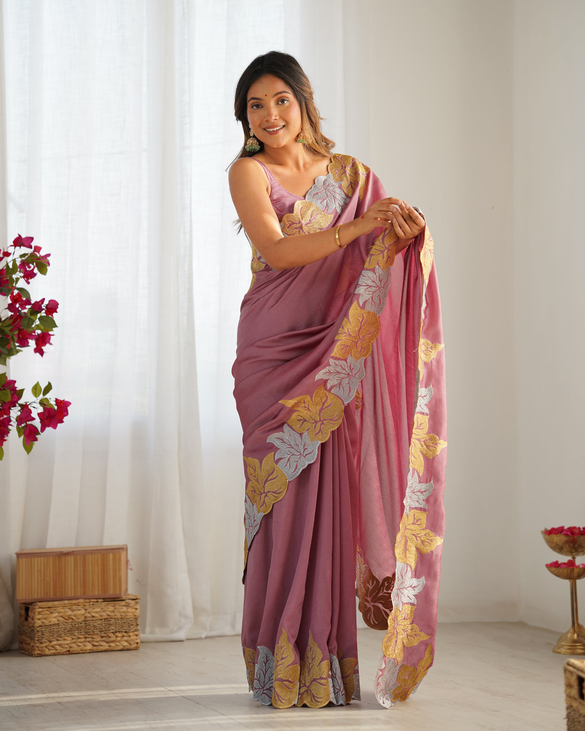 Urban Pallu Solid Poly Georgette Party Saree