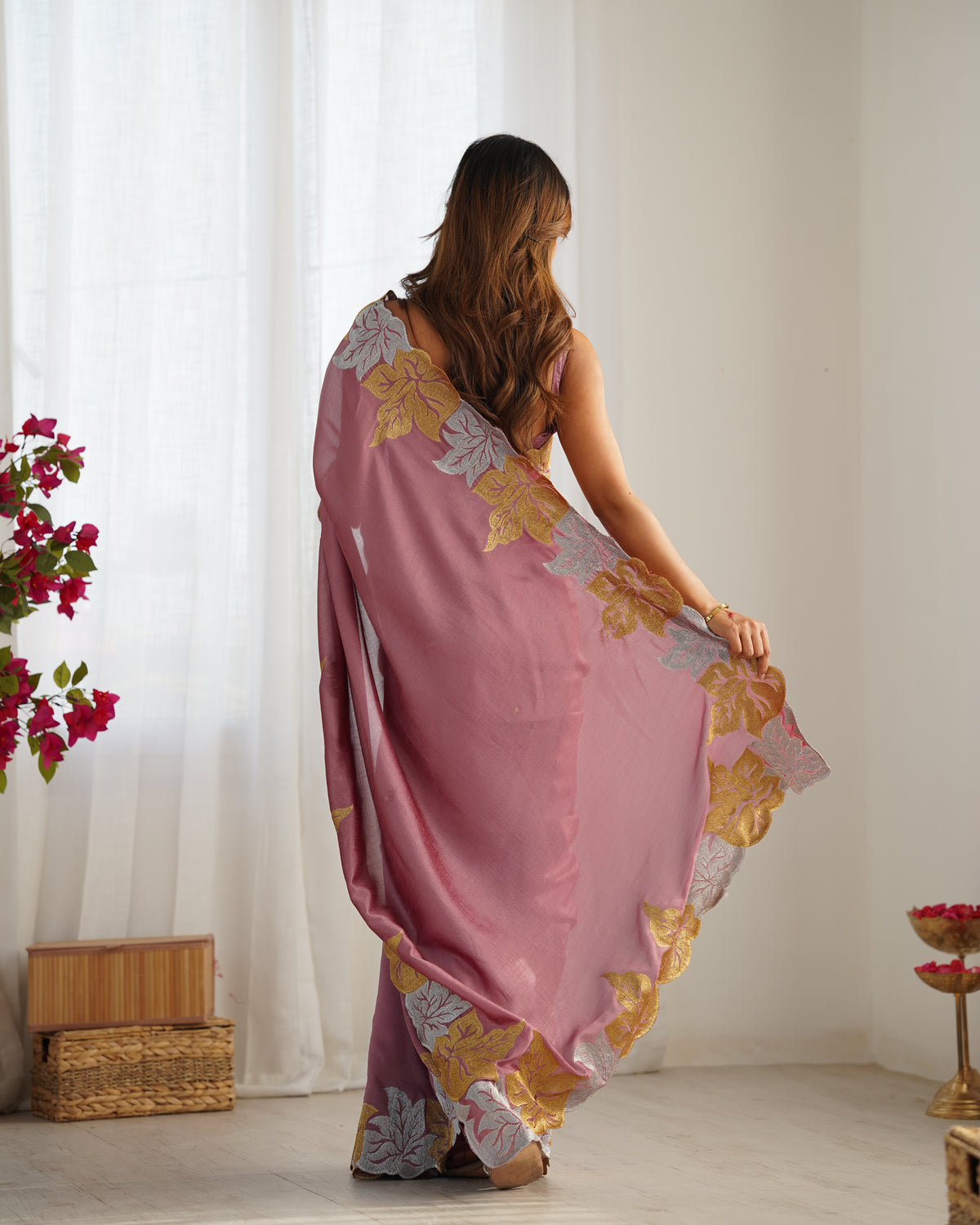 Urban Pallu Solid Poly Georgette Party Saree