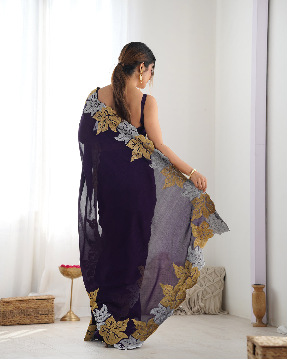 Urban Pallu Solid Poly Georgette Party Saree