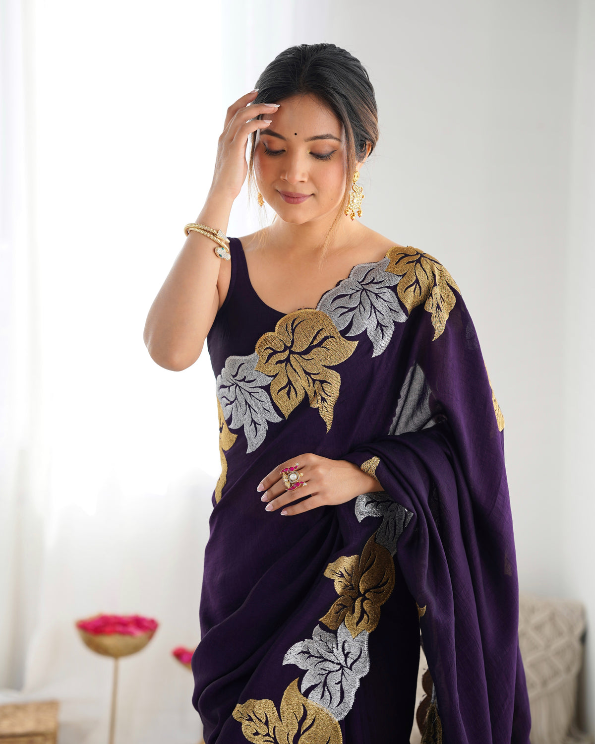 Urban Pallu Solid Poly Georgette Party Saree