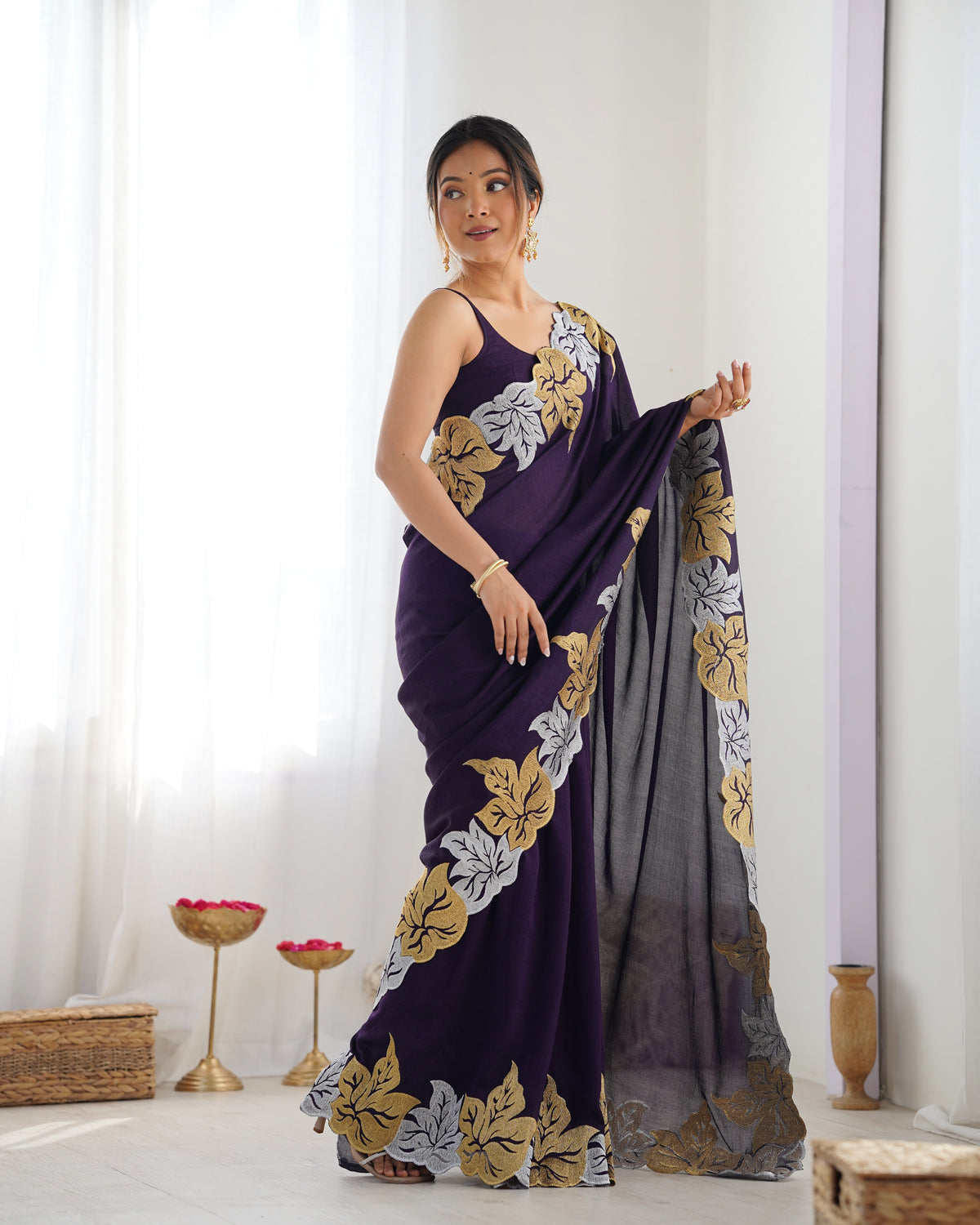 Urban Pallu Solid Poly Georgette Party Saree