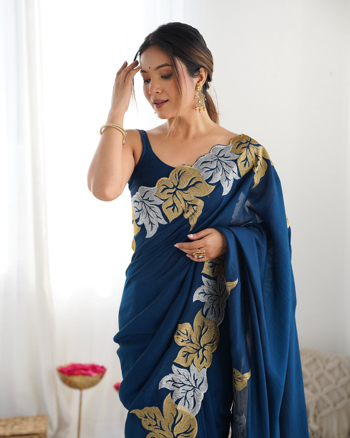 Urban Pallu Solid Poly Georgette Party Saree
