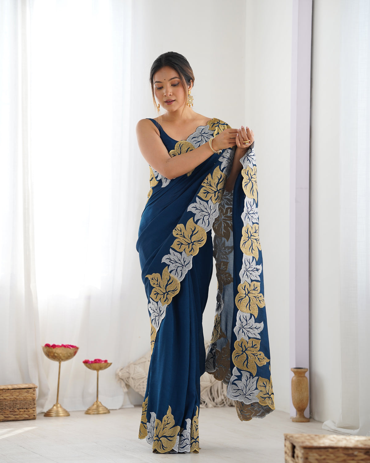 Urban Pallu Solid Poly Georgette Party Saree