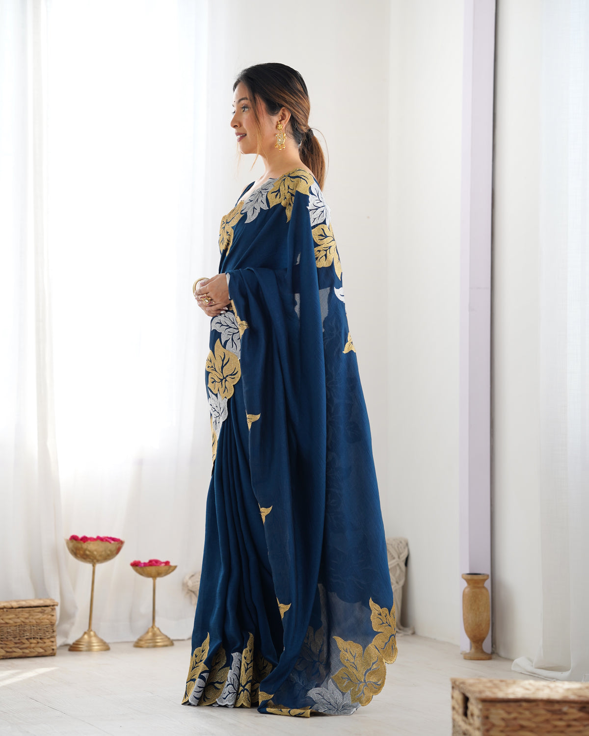 Urban Pallu Solid Poly Georgette Party Saree