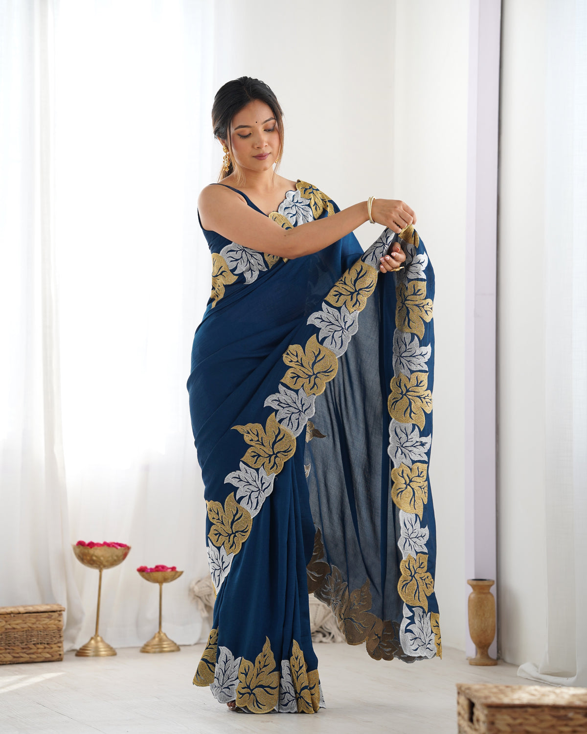 Urban Pallu Solid Poly Georgette Party Saree