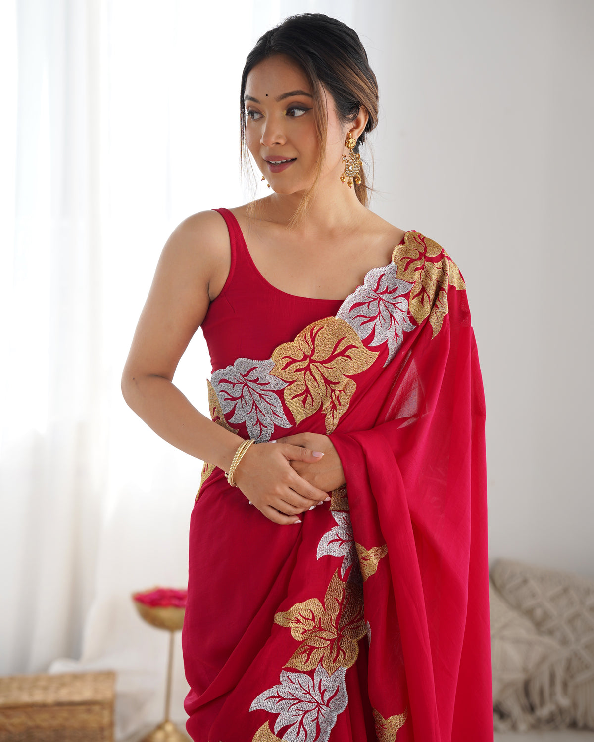 Urban Pallu Solid Poly Georgette Party Saree