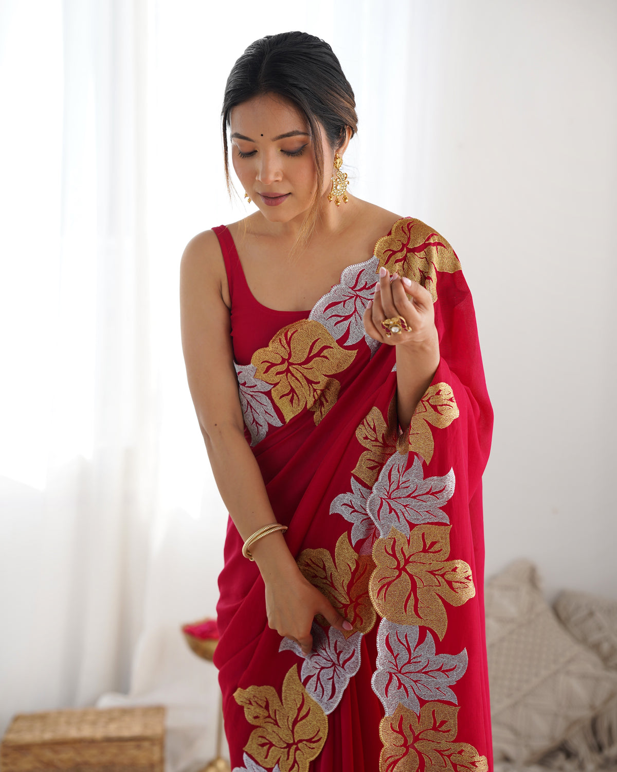 Urban Pallu Solid Poly Georgette Party Saree
