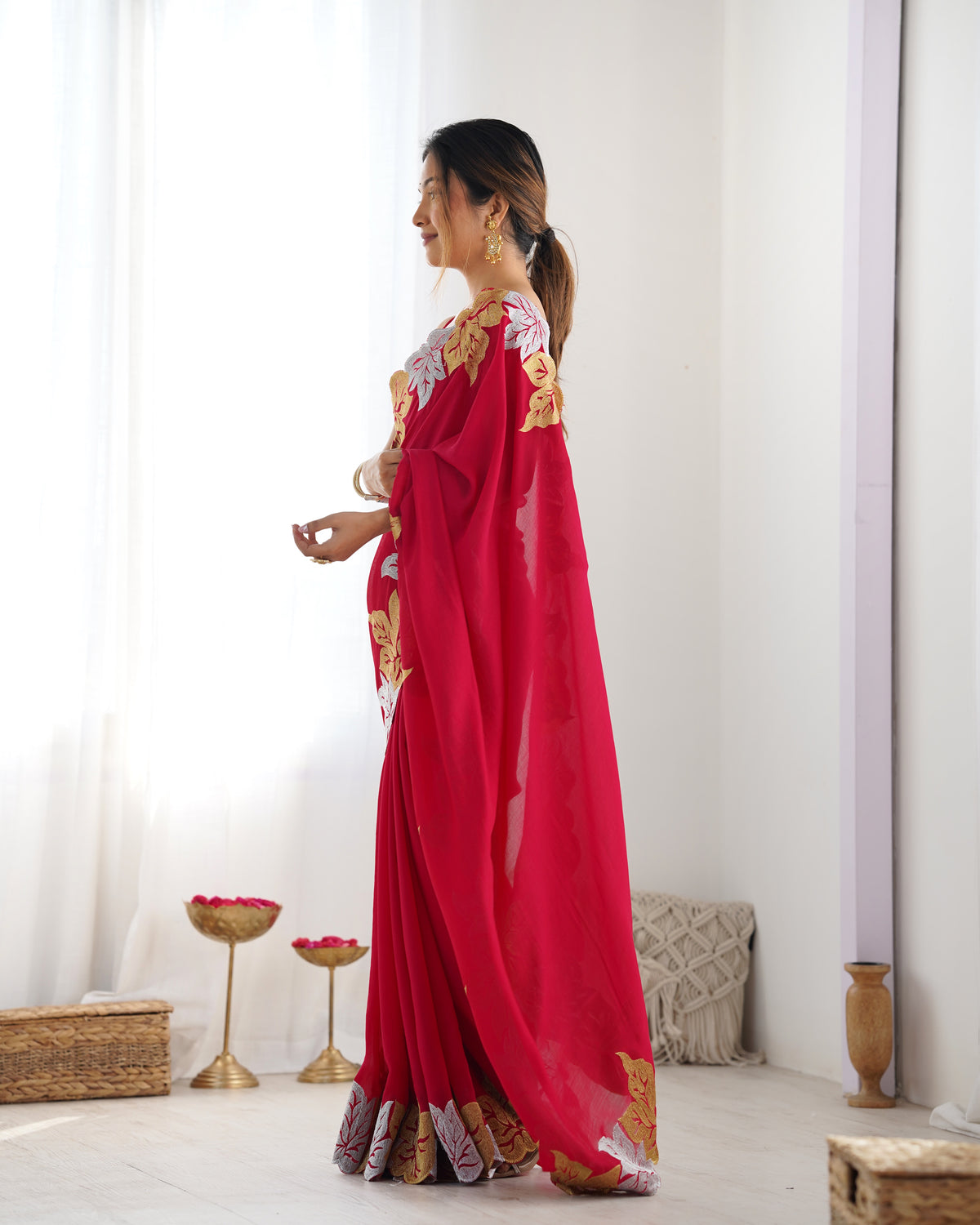 Urban Pallu Solid Poly Georgette Party Saree