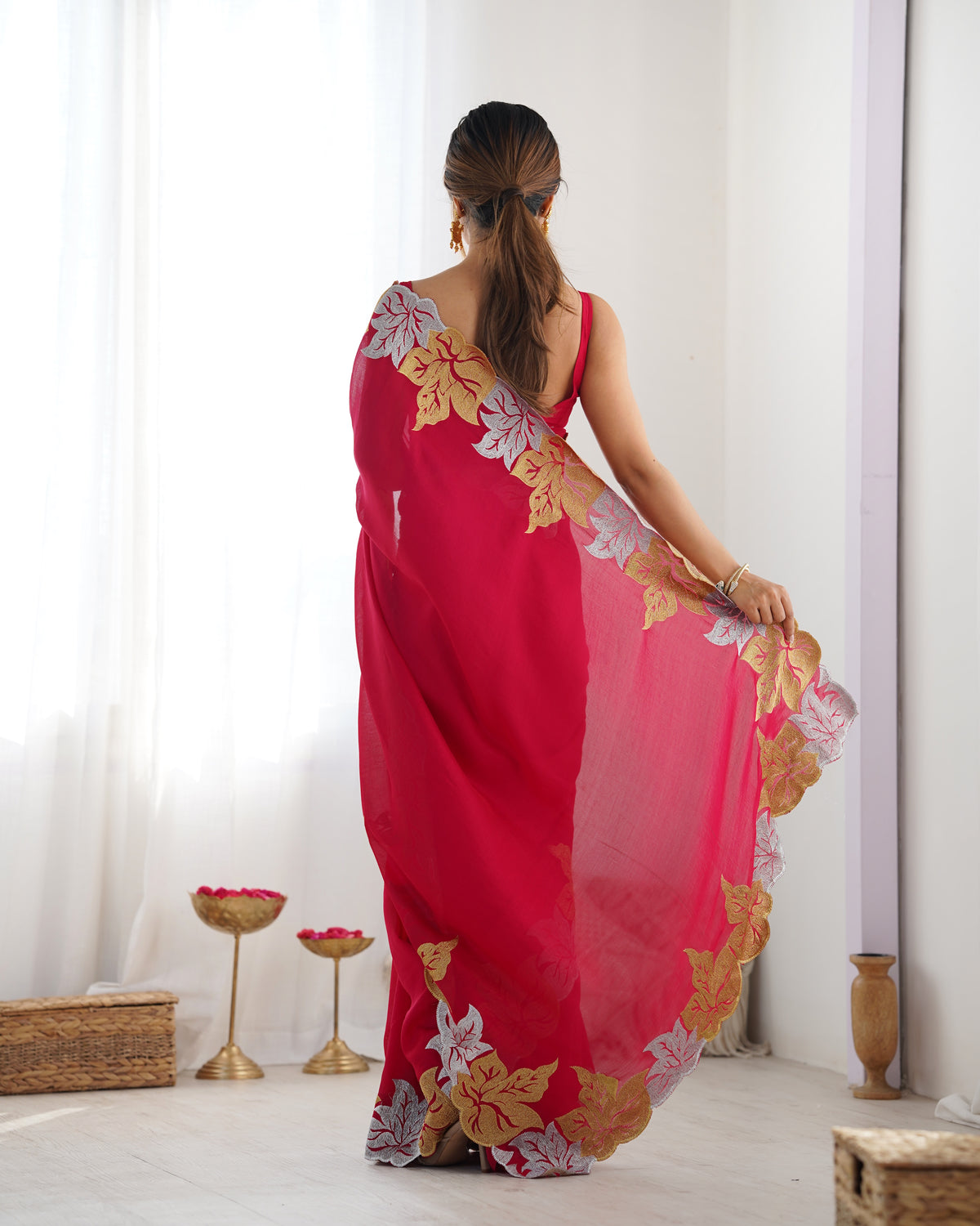 Urban Pallu Solid Poly Georgette Party Saree