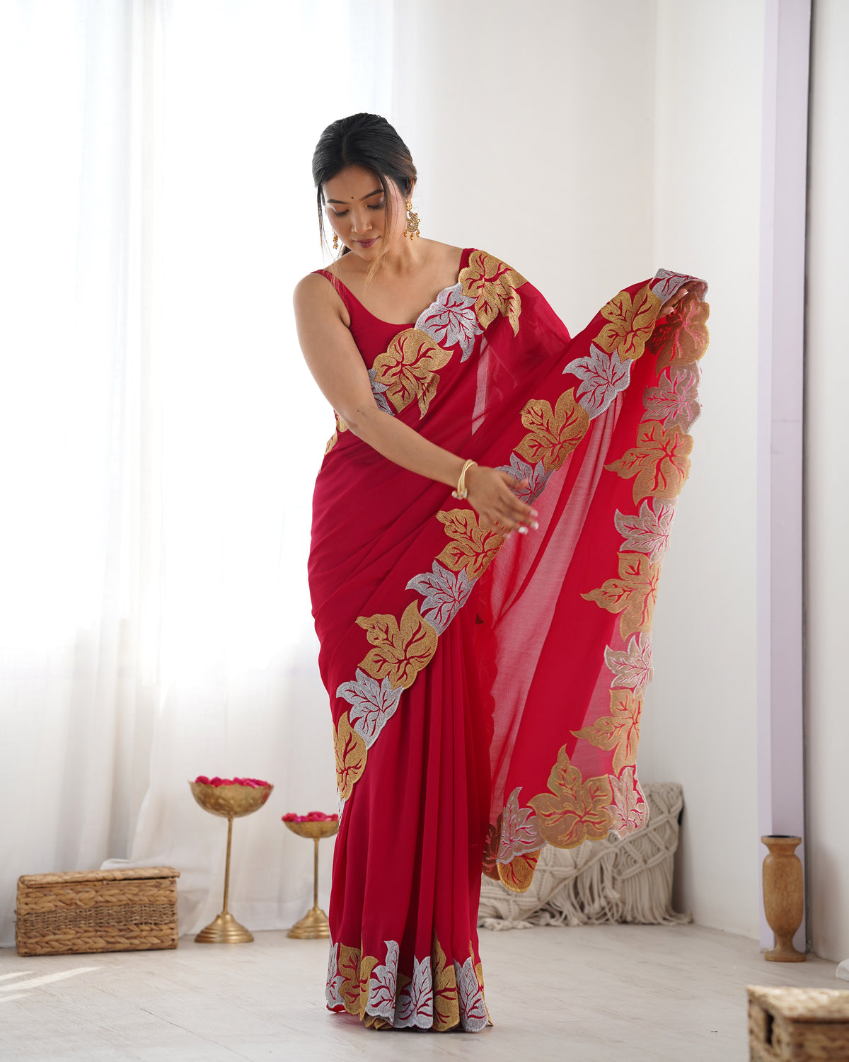Urban Pallu Solid Poly Georgette Party Saree