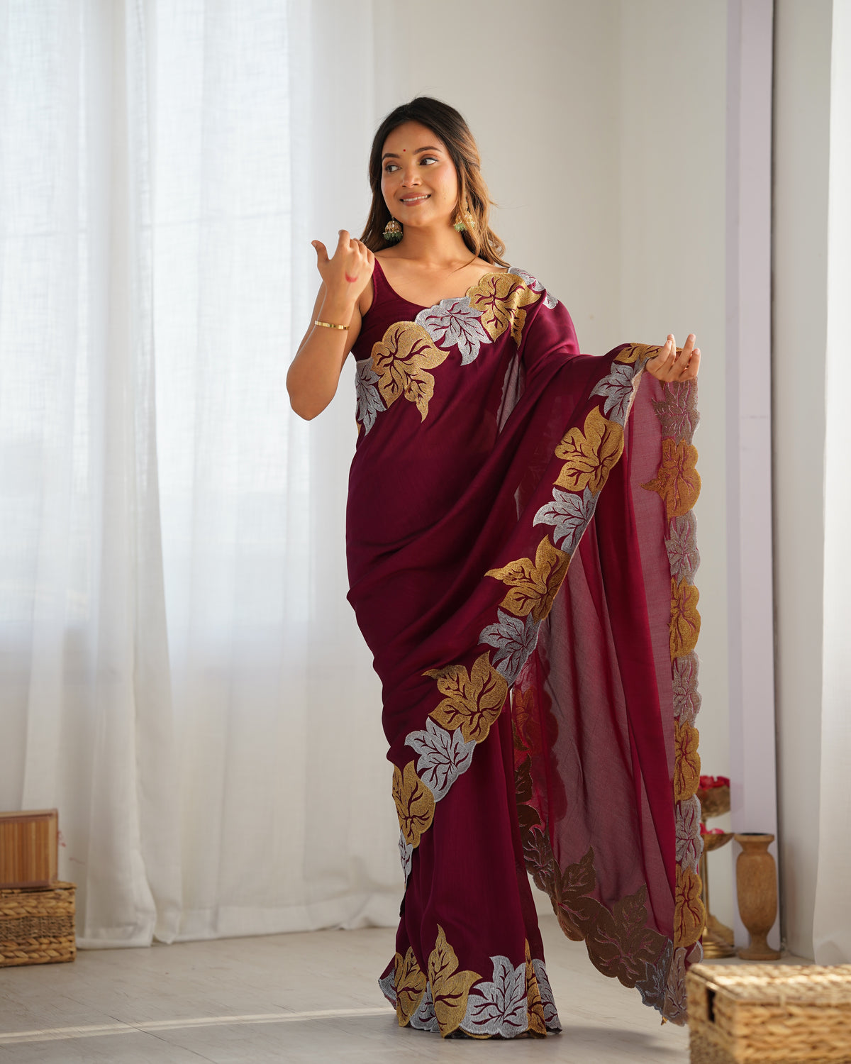 Urban Pallu Solid Poly Georgette Party Saree
