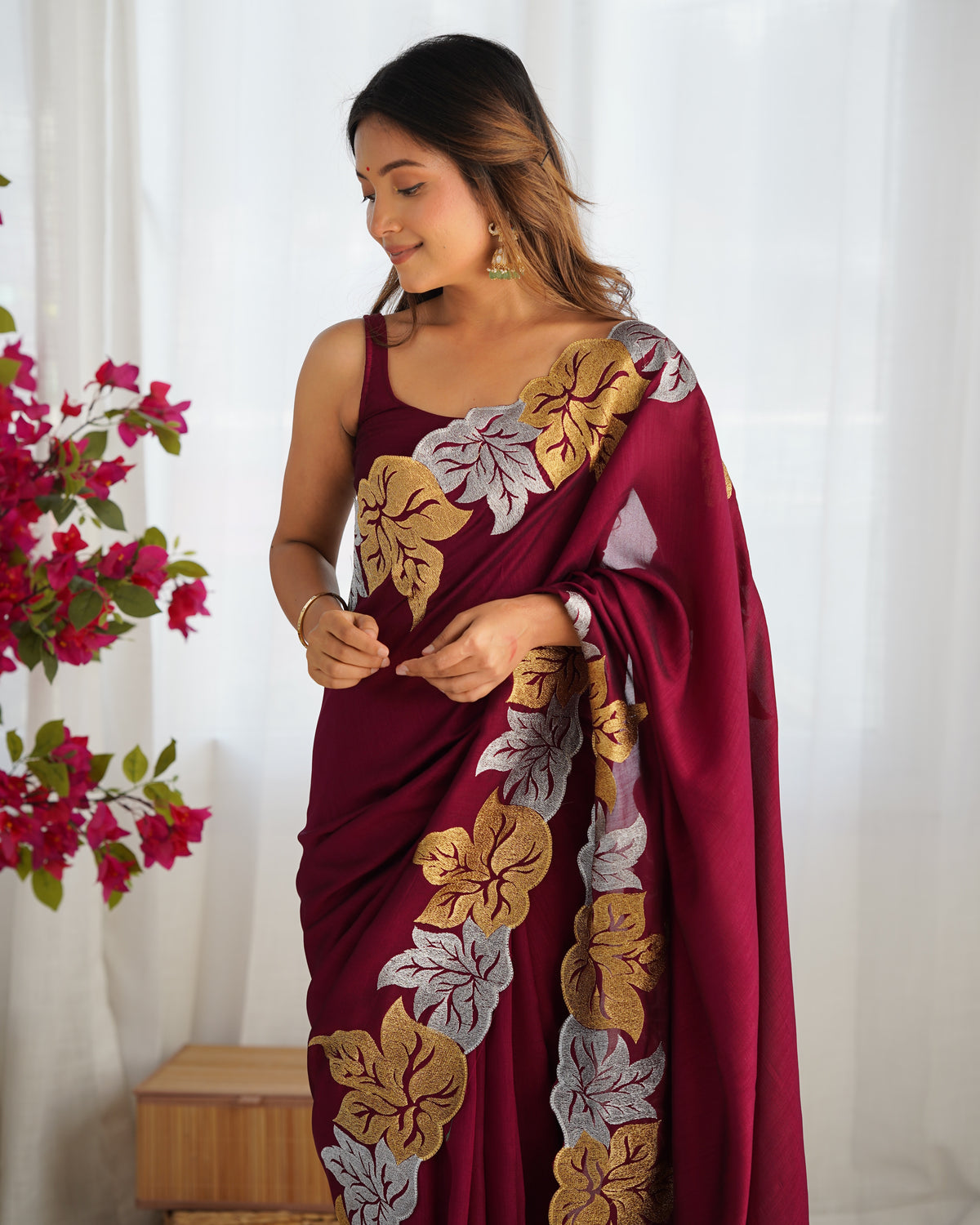 Urban Pallu Solid Poly Georgette Party Saree