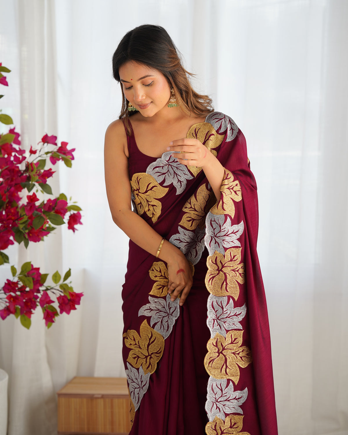 Urban Pallu Solid Poly Georgette Party Saree