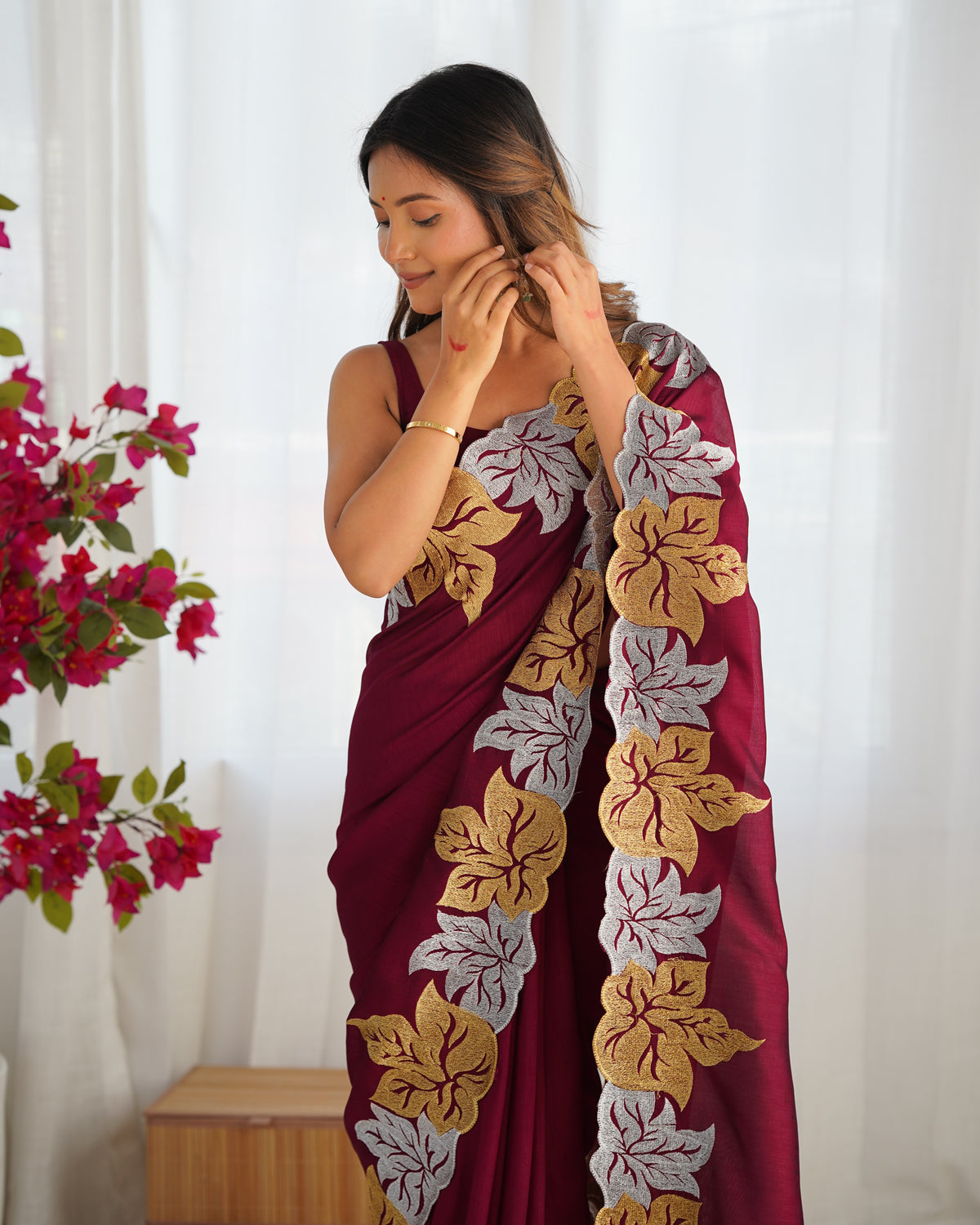 Urban Pallu Solid Poly Georgette Party Saree