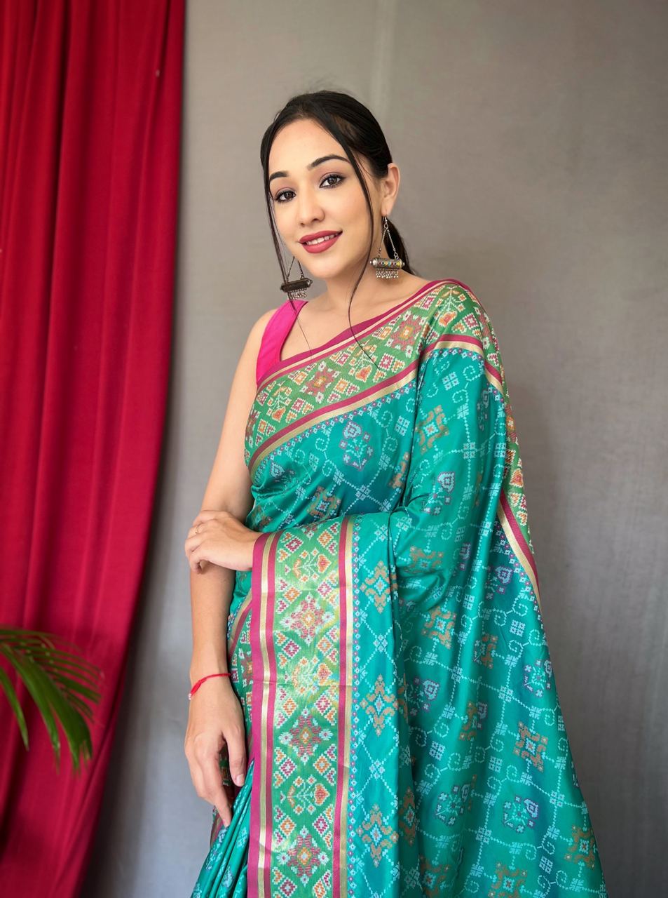Urban Pallu Woven Design Silk Blend Party Saree
