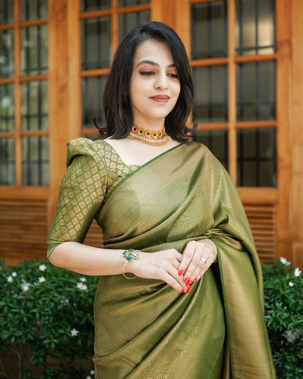 Urban Pallu Woven Design Silk Blend Work Saree