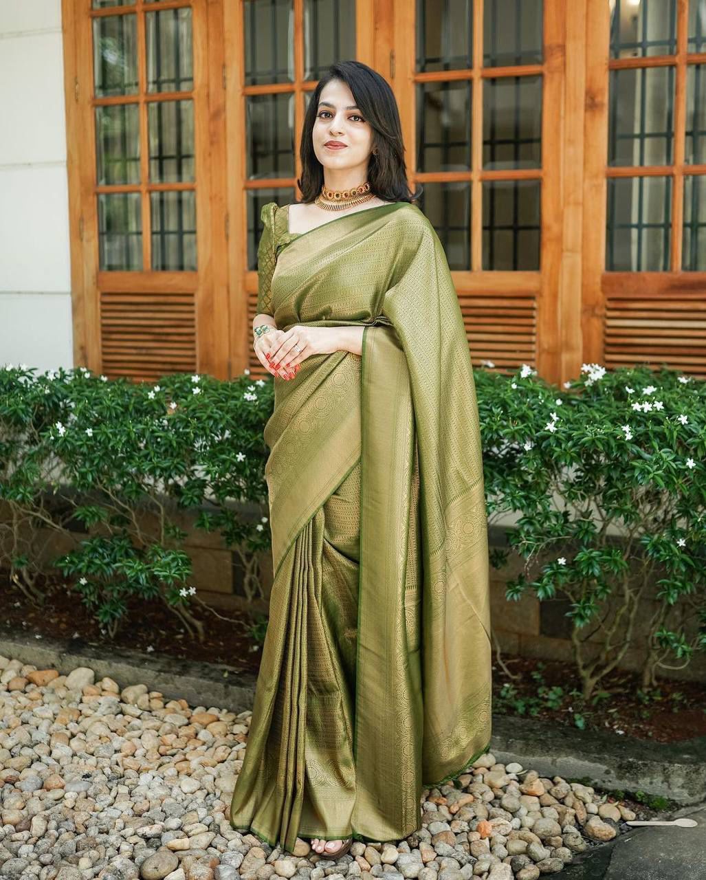 Urban Pallu Woven Design Silk Blend Work Saree