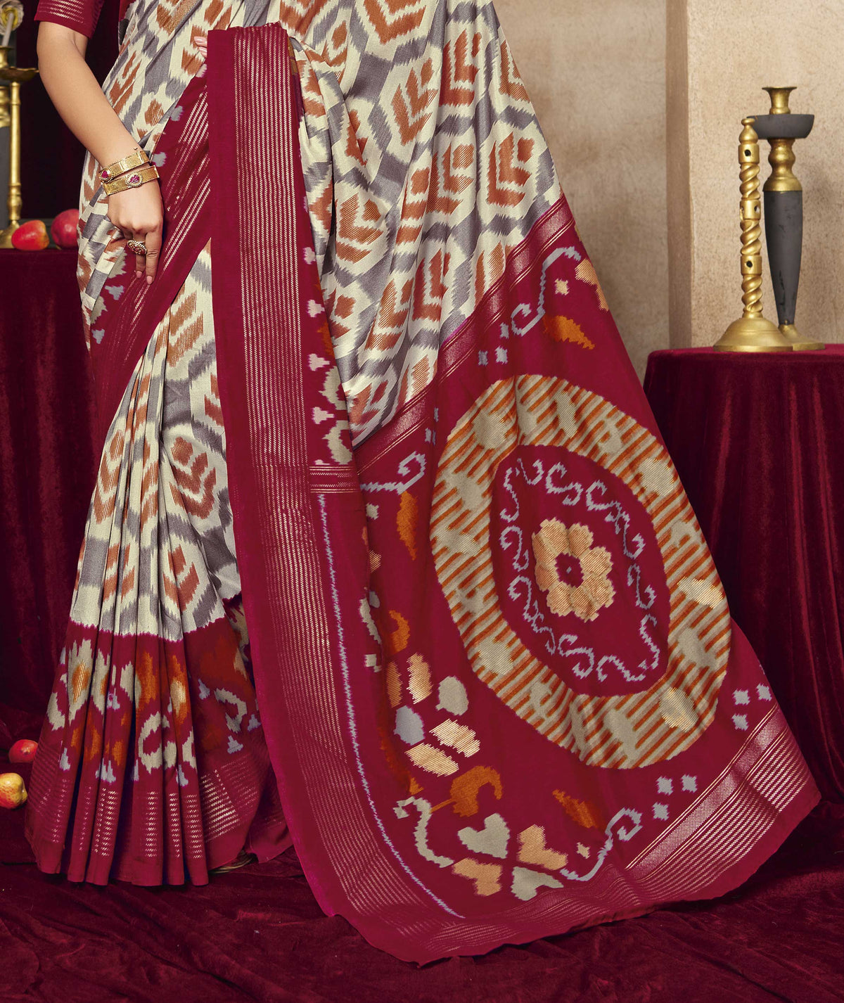 Urban Pallu Silk Blend Fusion Patola Saree