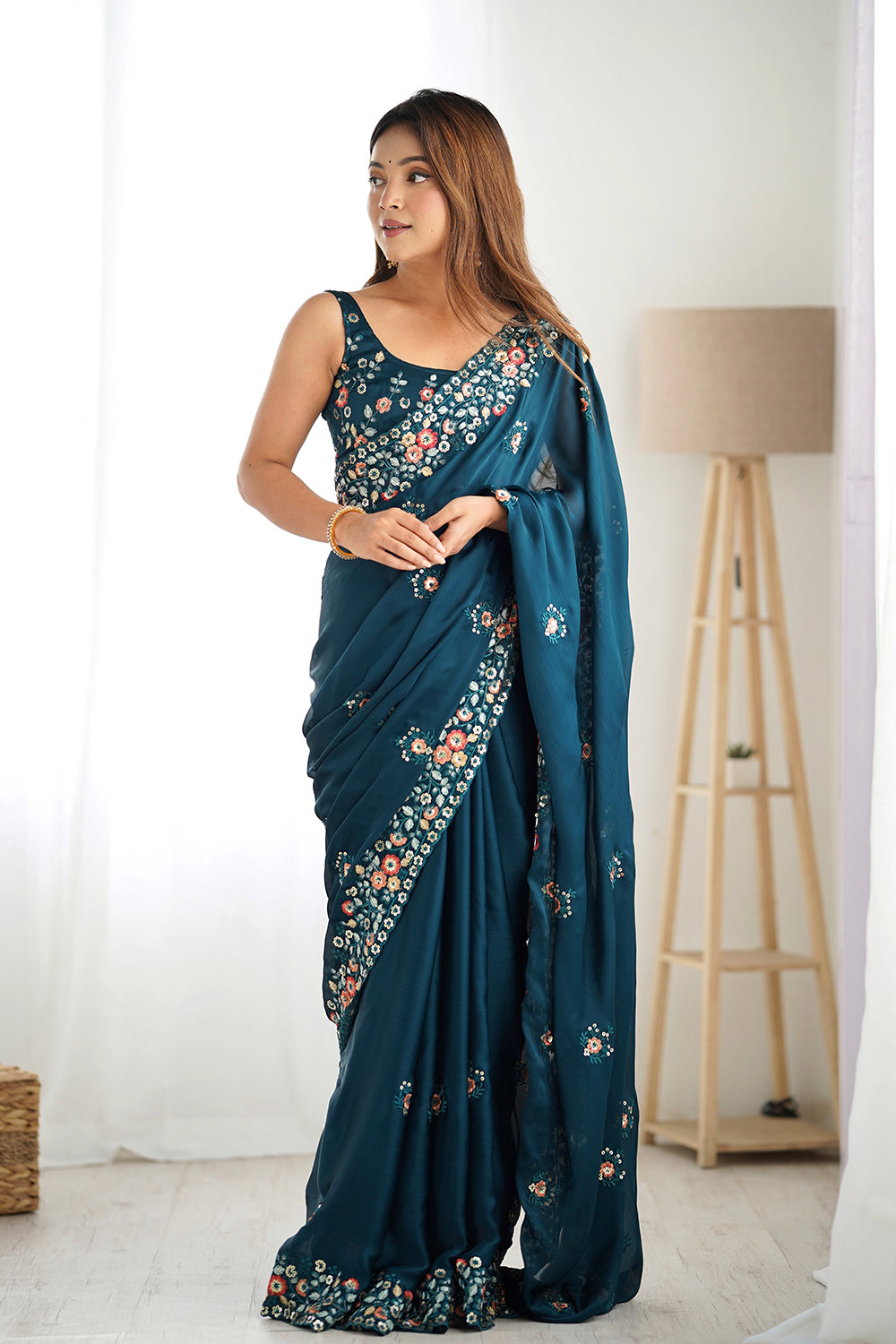Urban Pallu Solid Silk Blend Party Saree