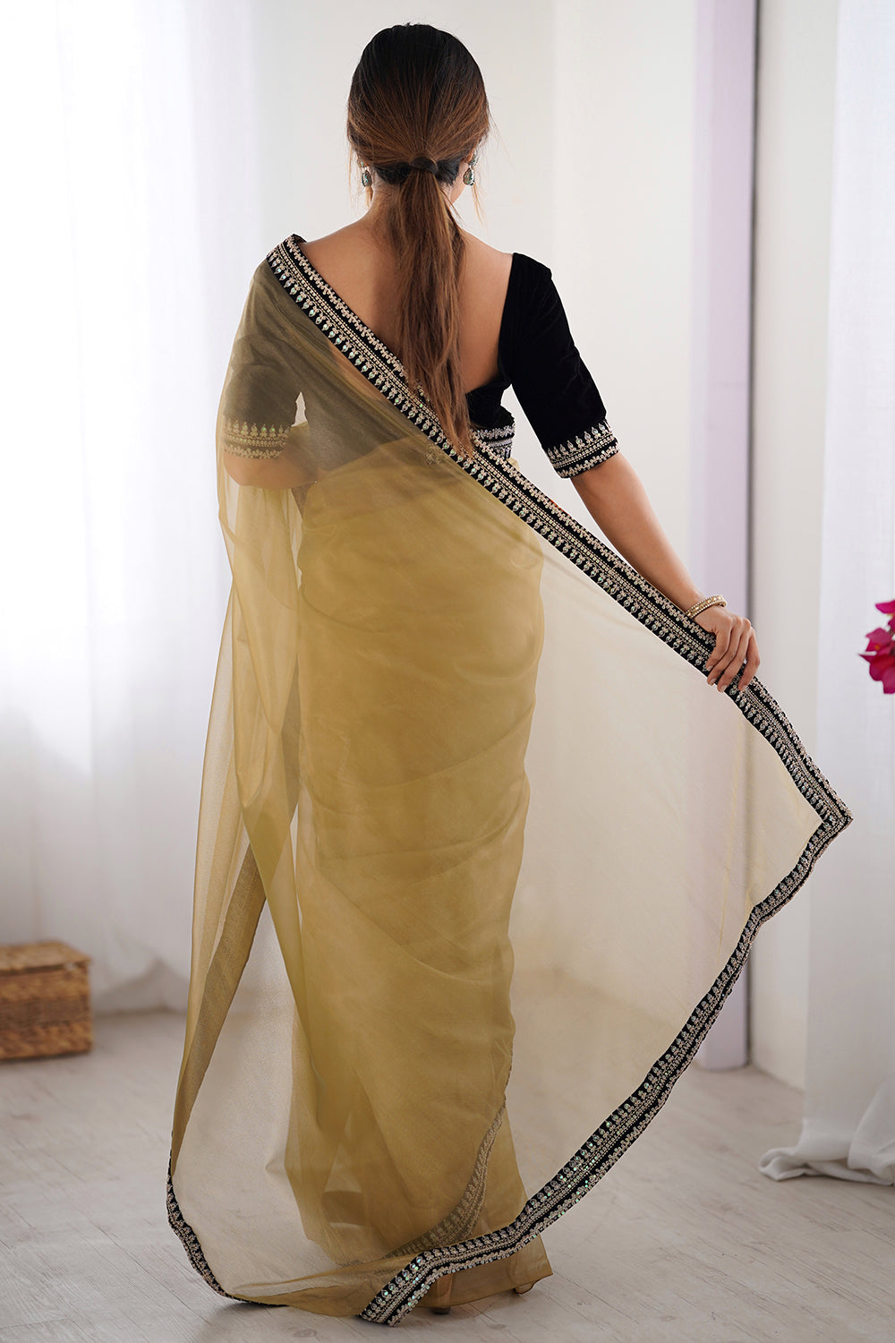 Urban Pallu Solid Poly Georgette Daily Saree