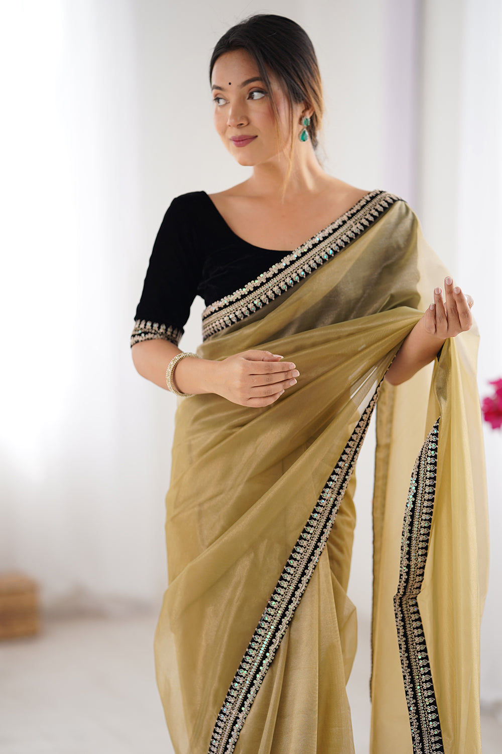 Urban Pallu Solid Poly Georgette Daily Saree