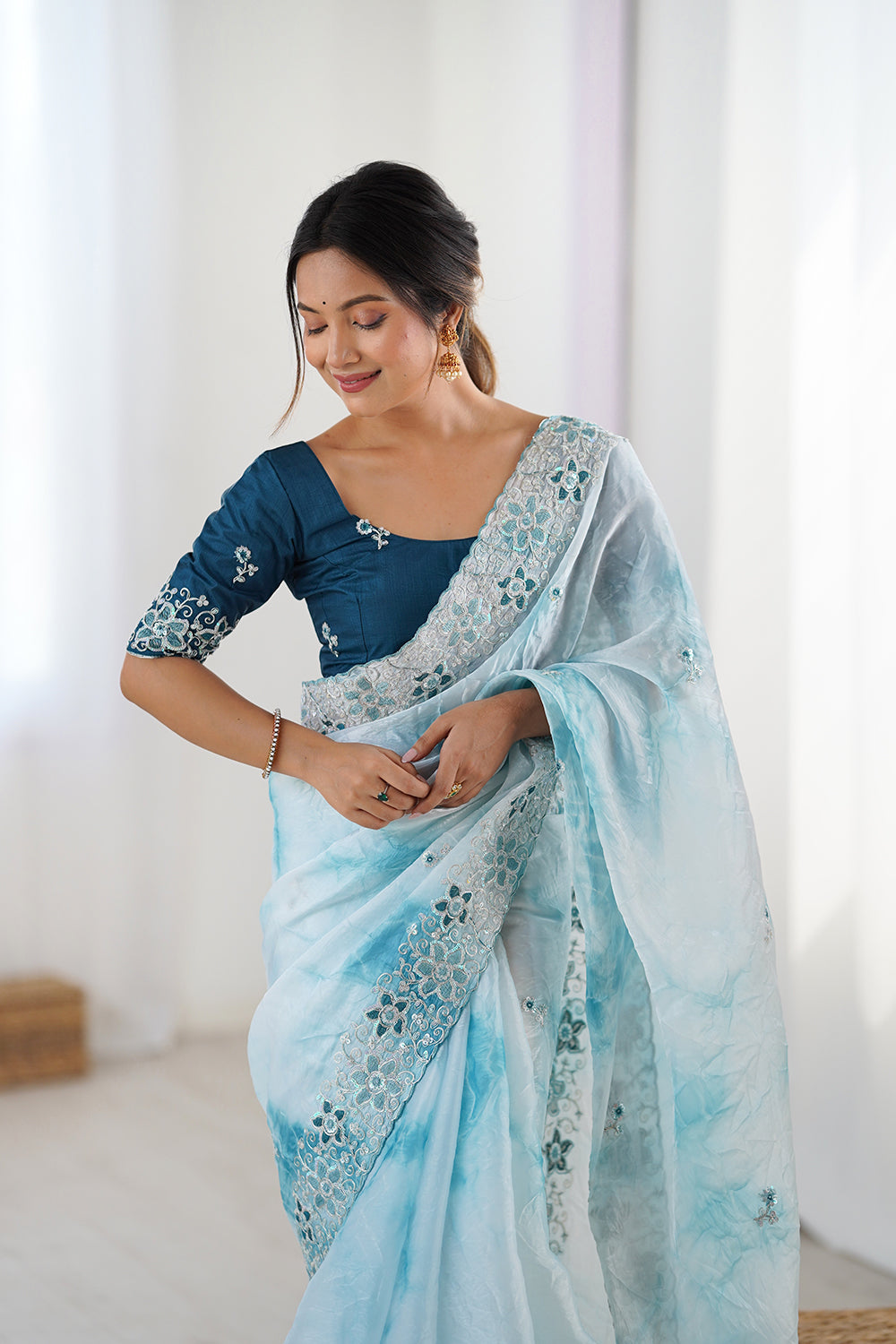 Urban Pallu Embroidered Poly Chiffon Daily Saree