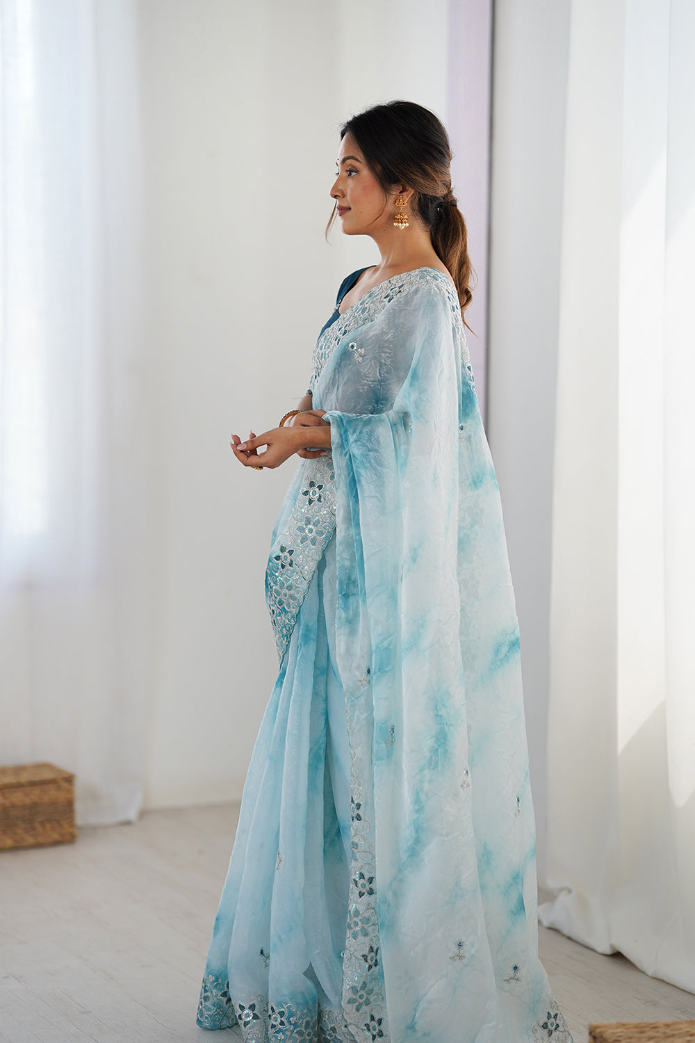 Urban Pallu Embroidered Poly Chiffon Daily Saree