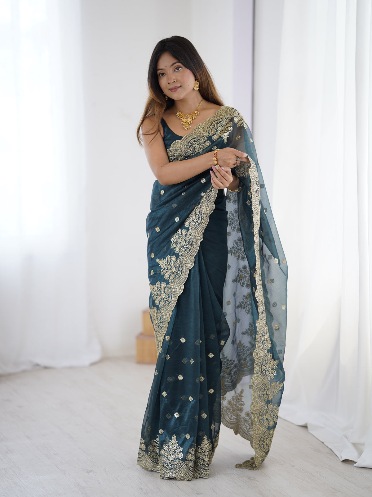 Urban Pallu Solid Net Festive Saree