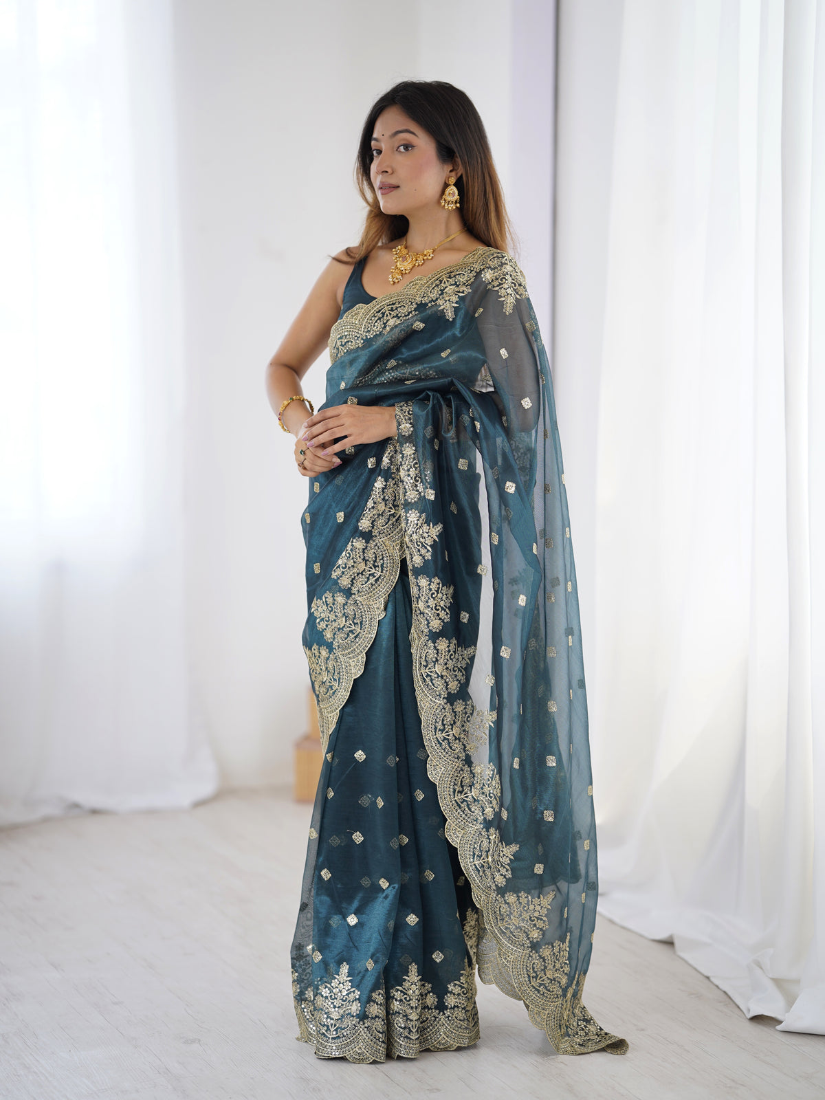 Urban Pallu Solid Net Festive Saree
