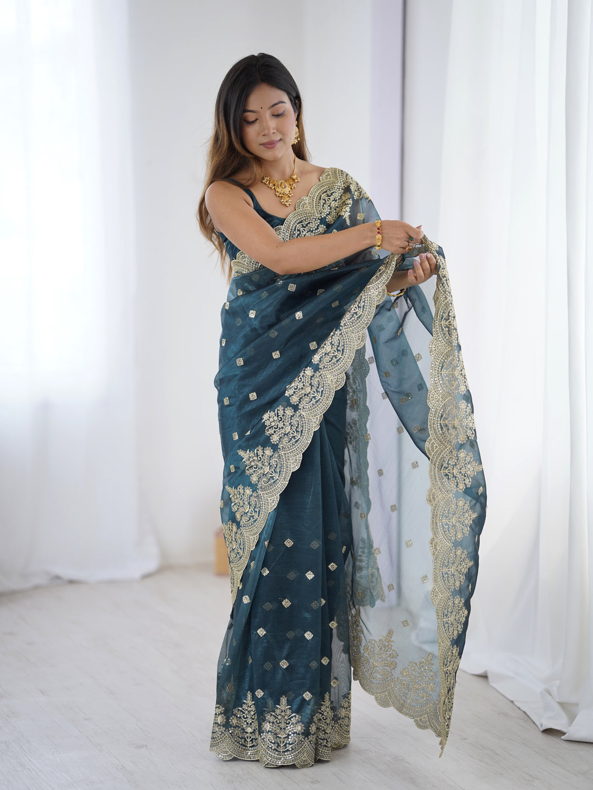 Urban Pallu Solid Net Festive Saree