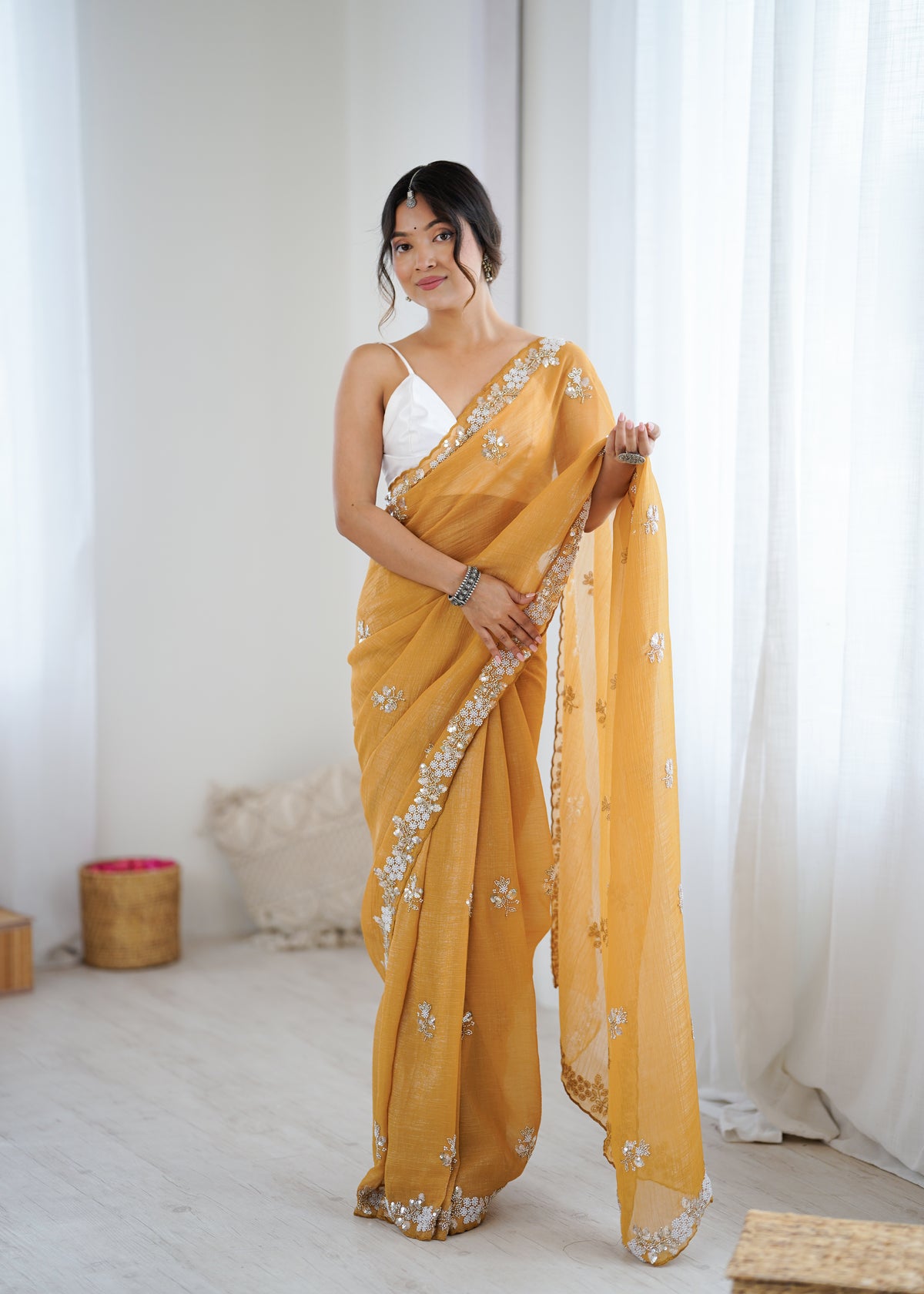 Urban Pallu Solid Poly Chiffon Daily Saree
